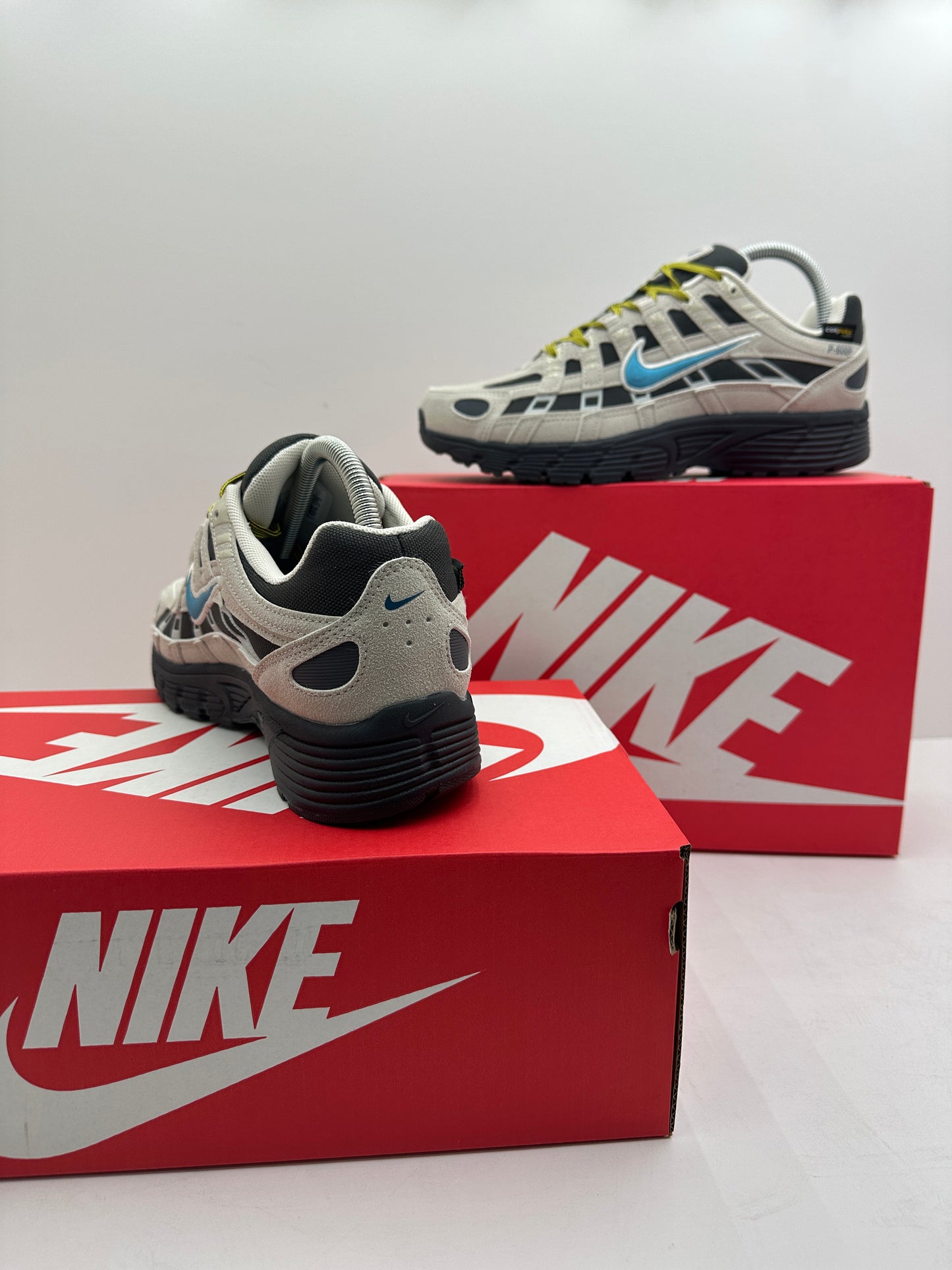 Zapatilla Nike P6000 Black & Beige