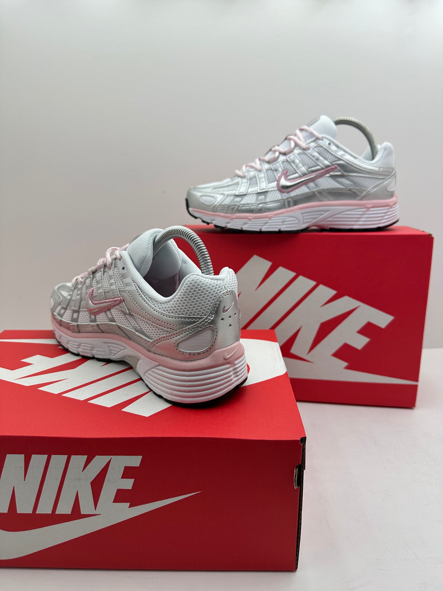 Zapatilla Nike P6000 White & Pink