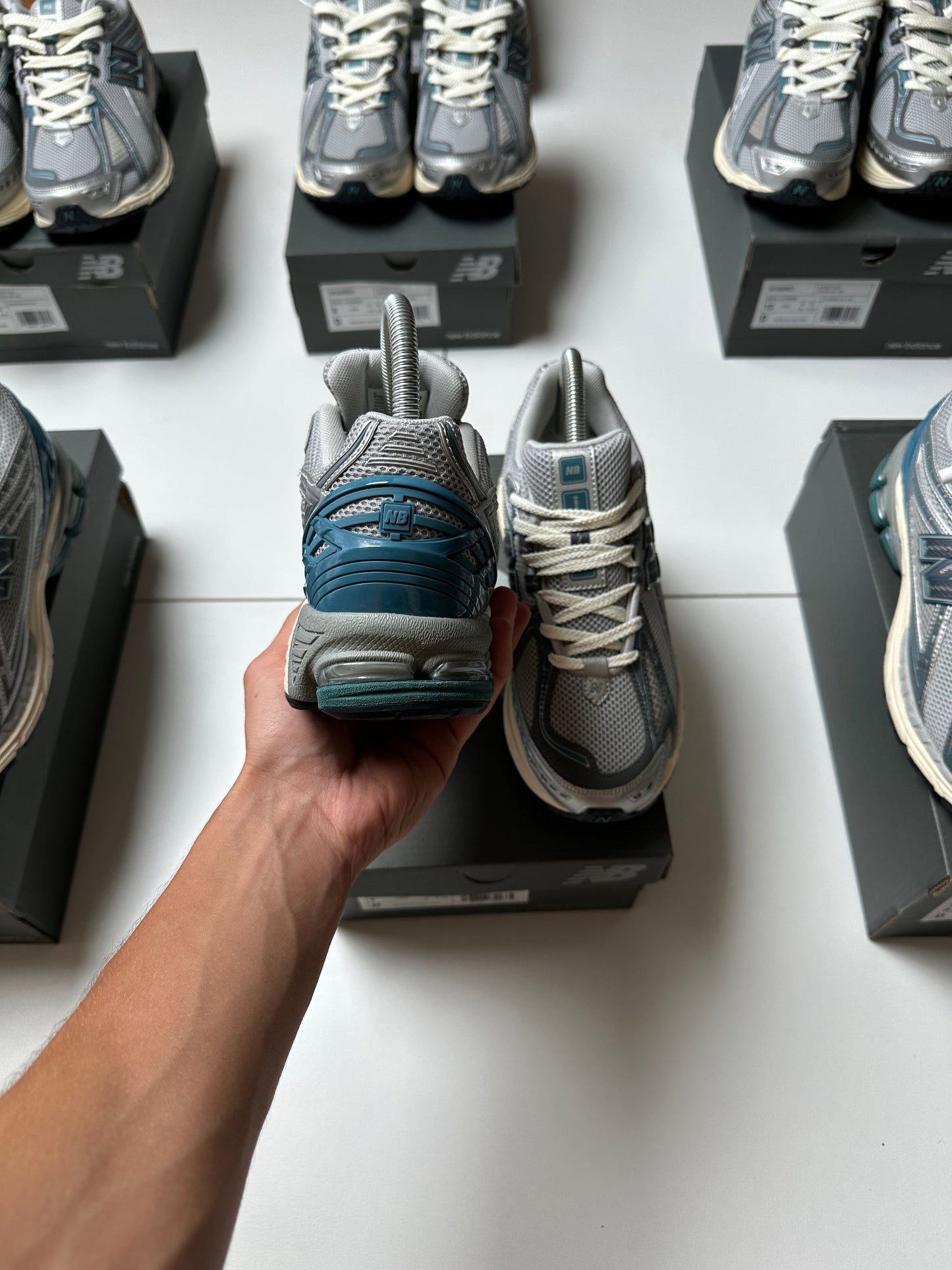 NEW BALANCE 1906R