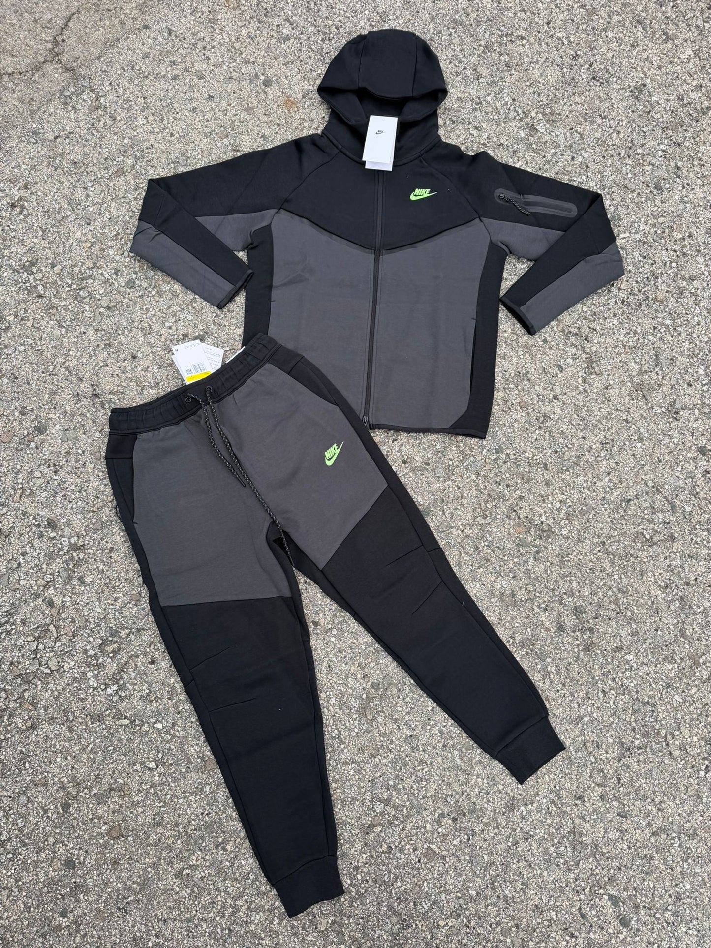 NIKE TECH