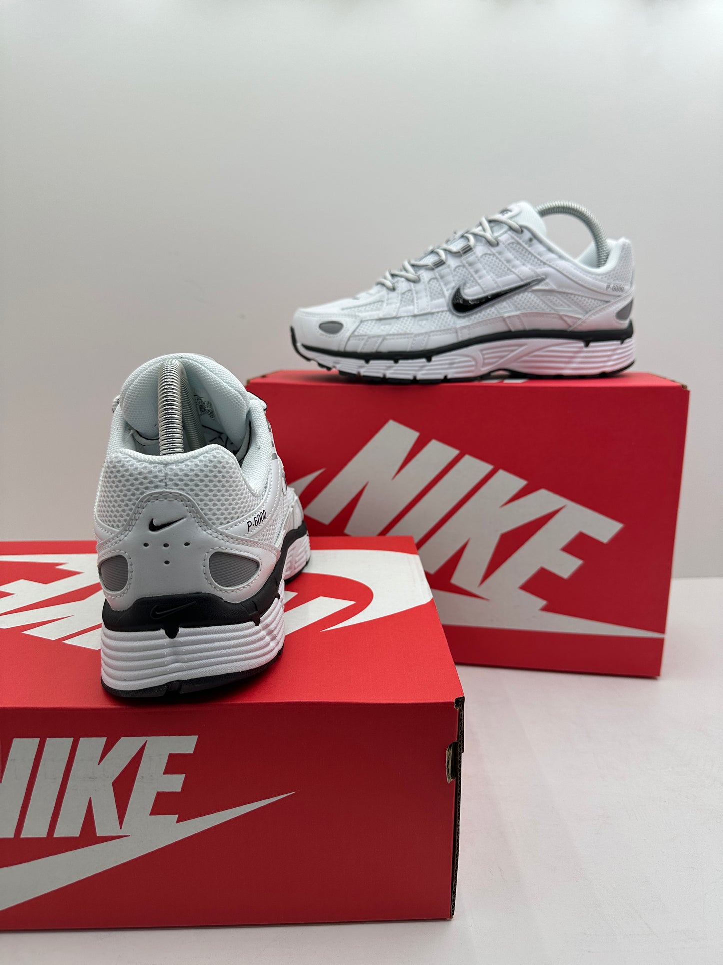 Zapatilla Nike P6000 White & Black