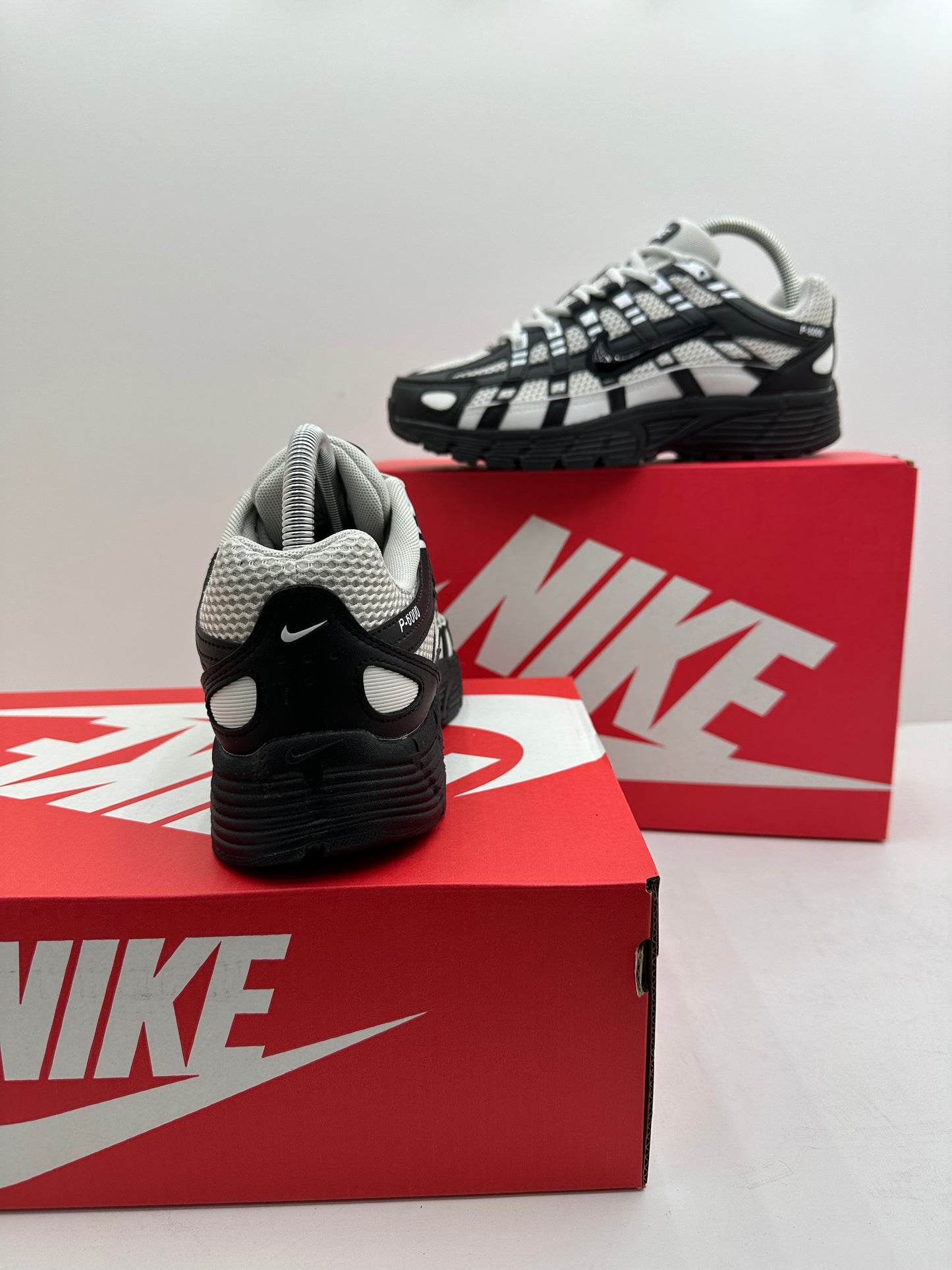Zapatilla Nike P6000 Grey & Black