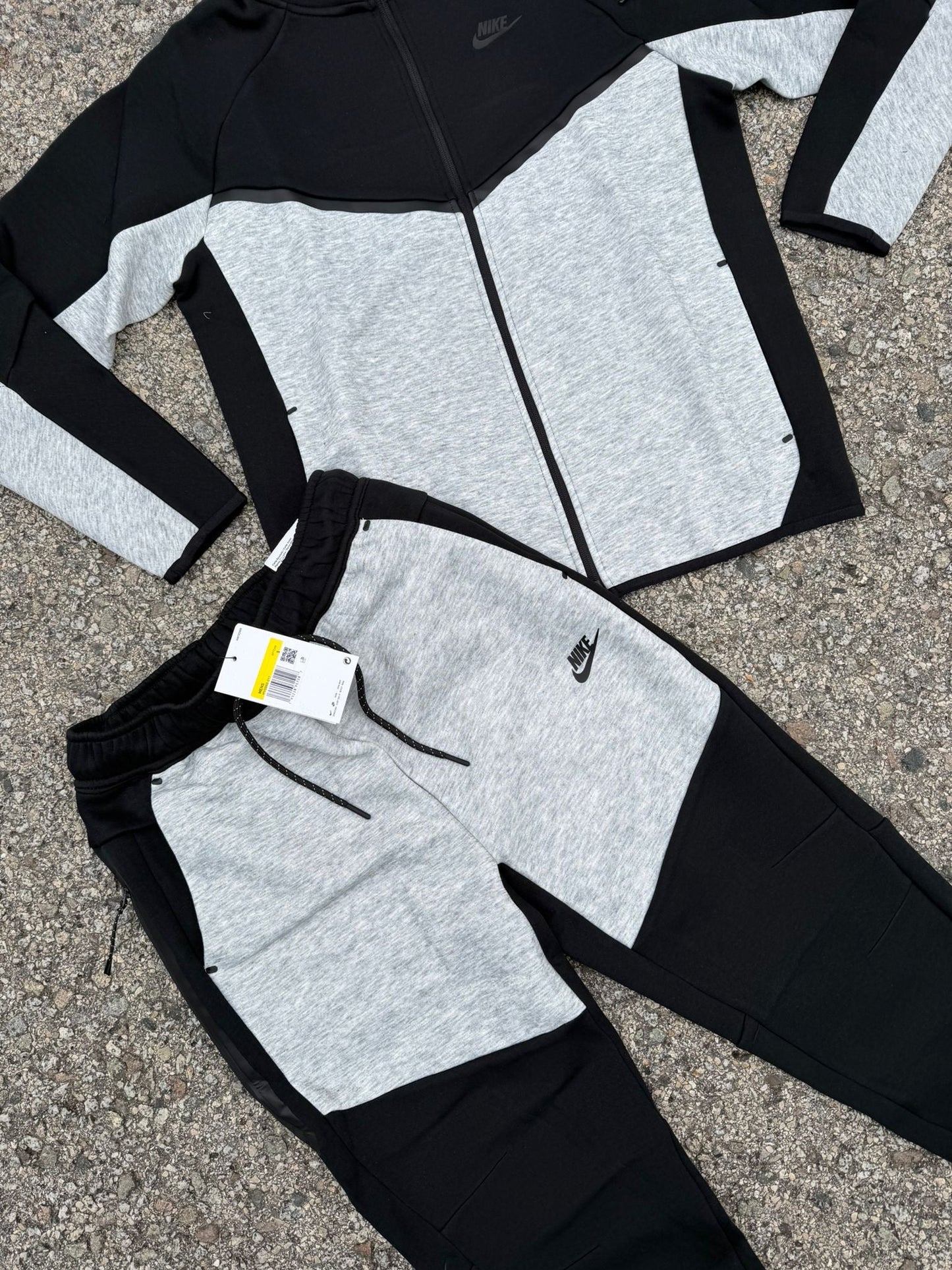 NIKE TECH