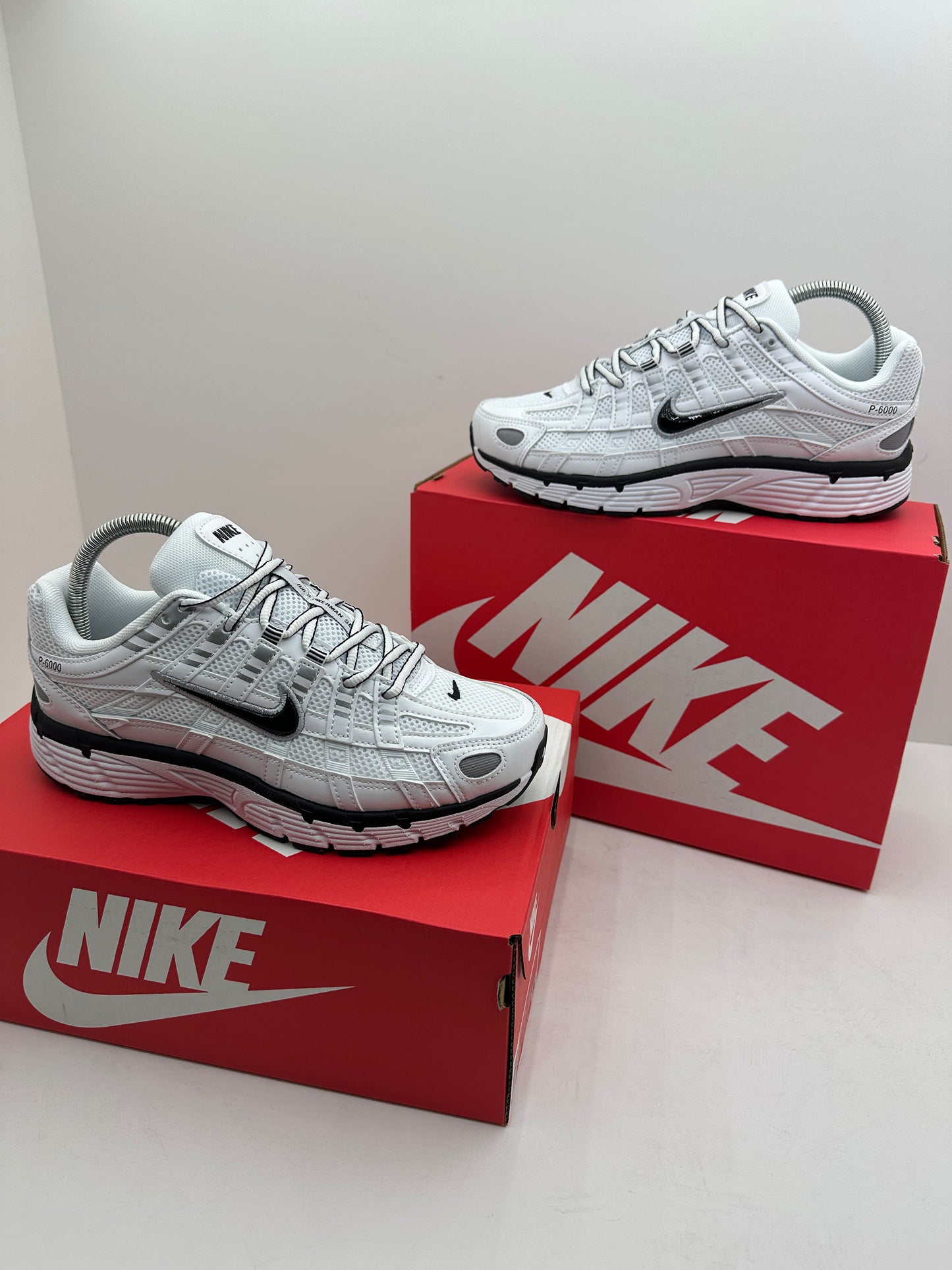 Zapatilla Nike P6000 White & Black