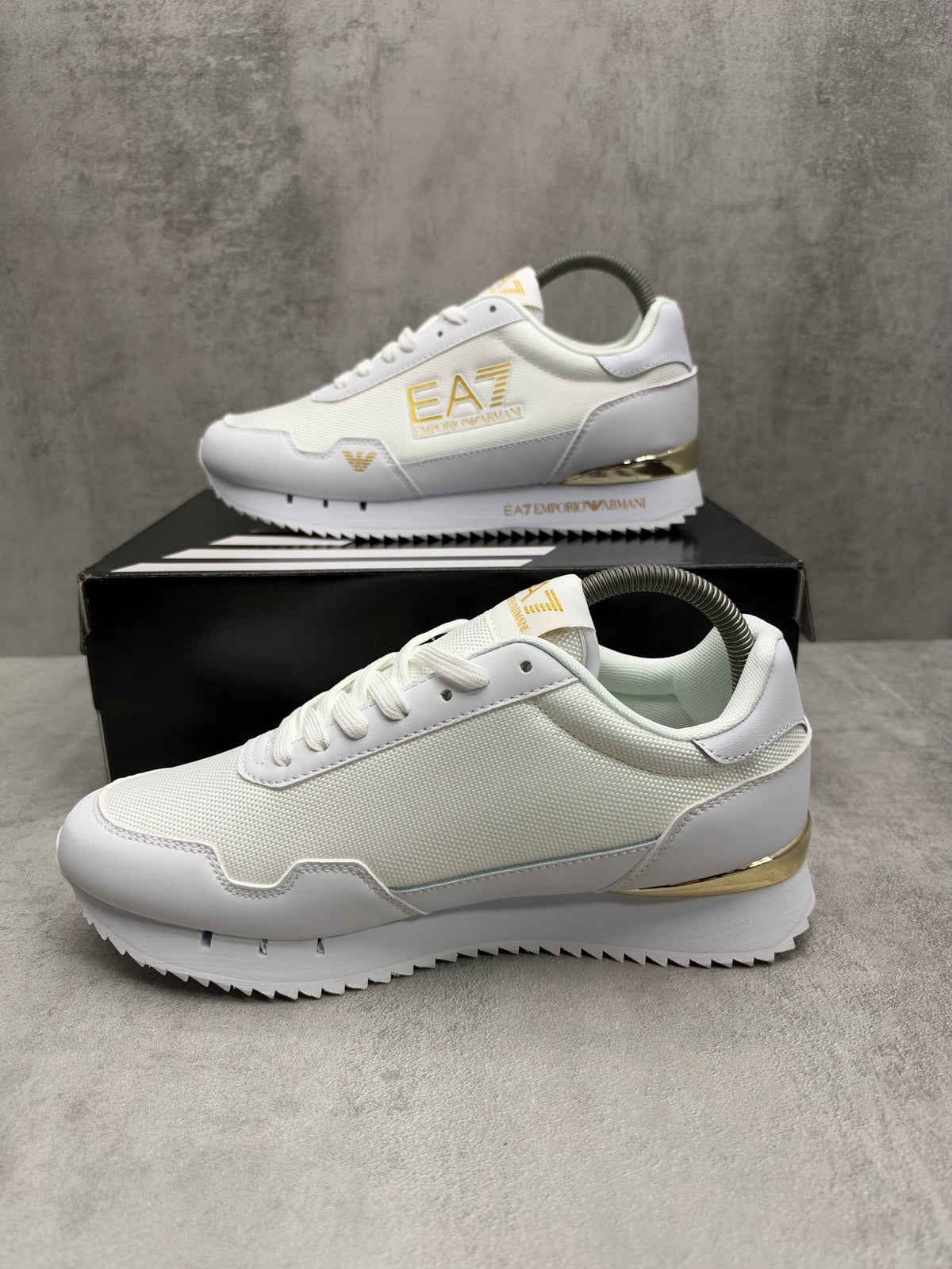 Zapatilla EA7 WHITE/GOLD 🆕 UNIDADES LIMITADAS 🔥 ALTA CALIDAD G5 ✅ NUEVO MODELO 2026 🤯 CORRE QUE VUELAN ⚡️