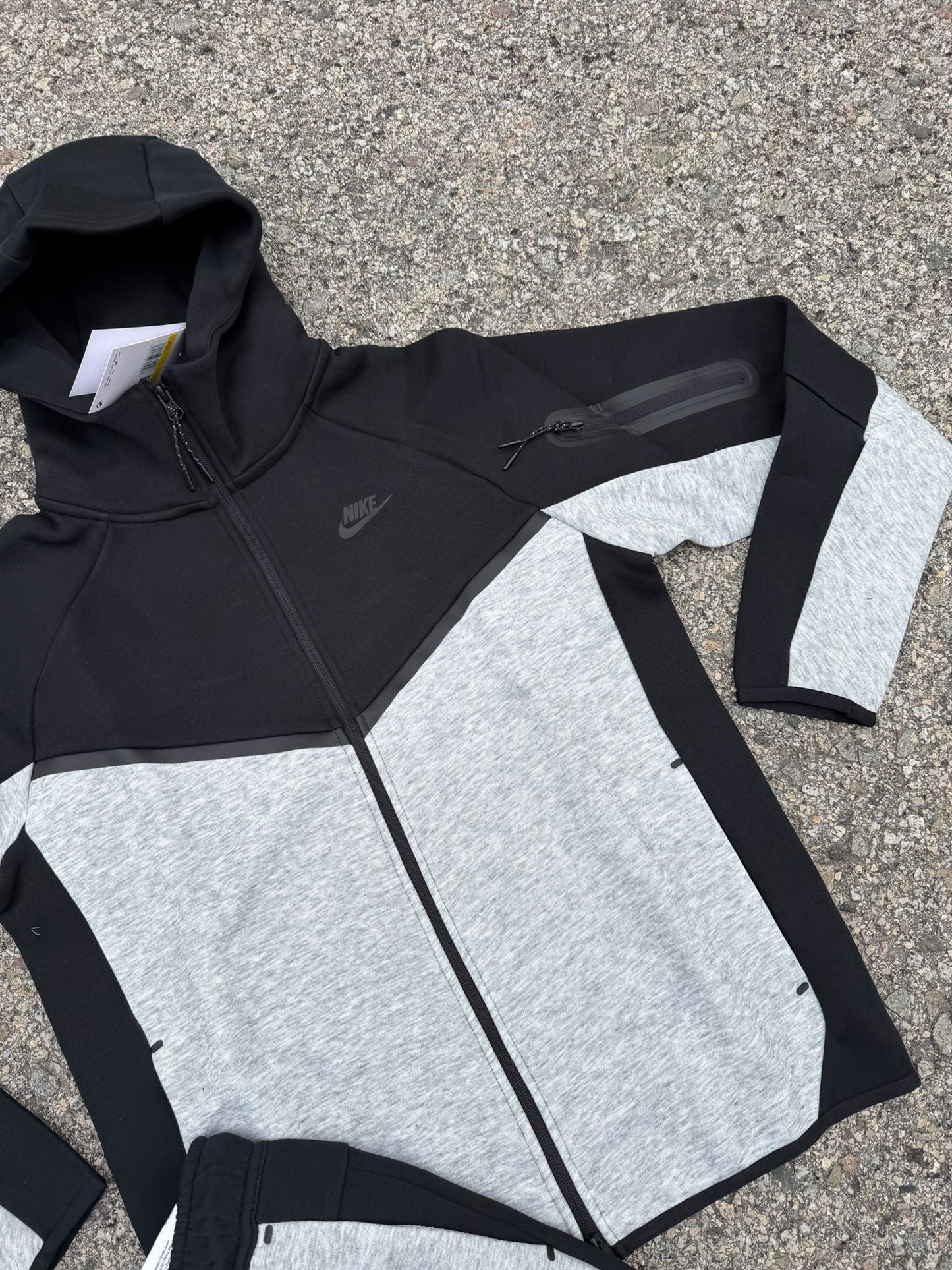 NIKE TECH