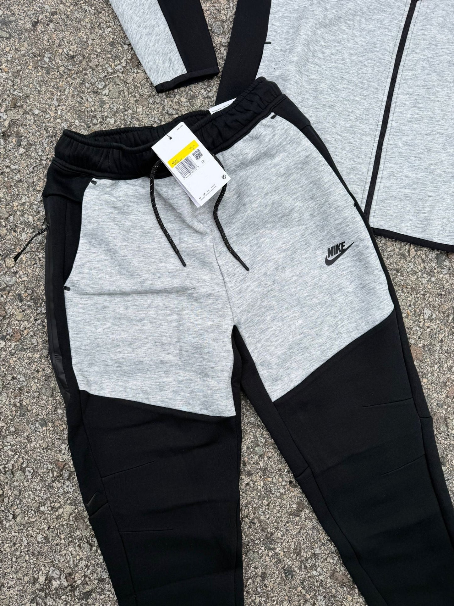 NIKE TECH