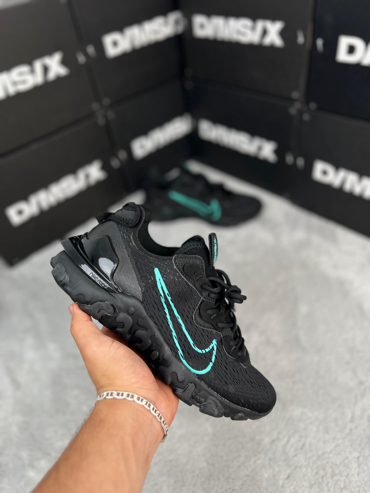 NIKE REACT