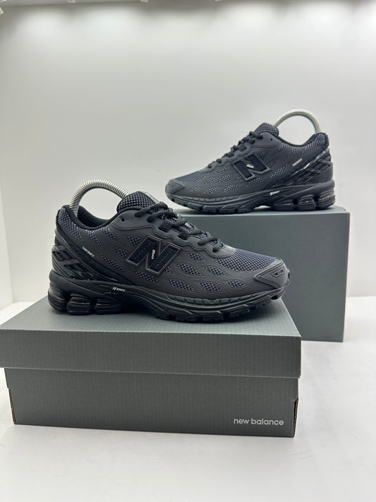 New Balance All Black