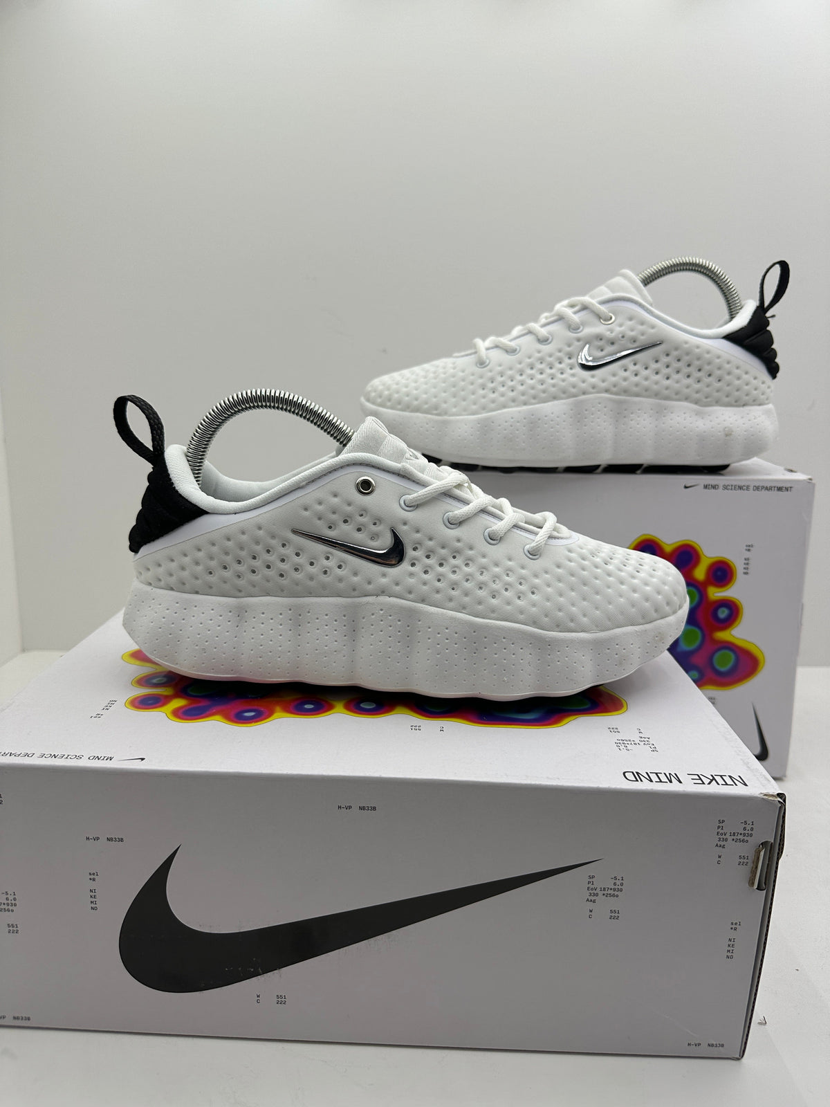 NIKE MIND WHITE & BLACK