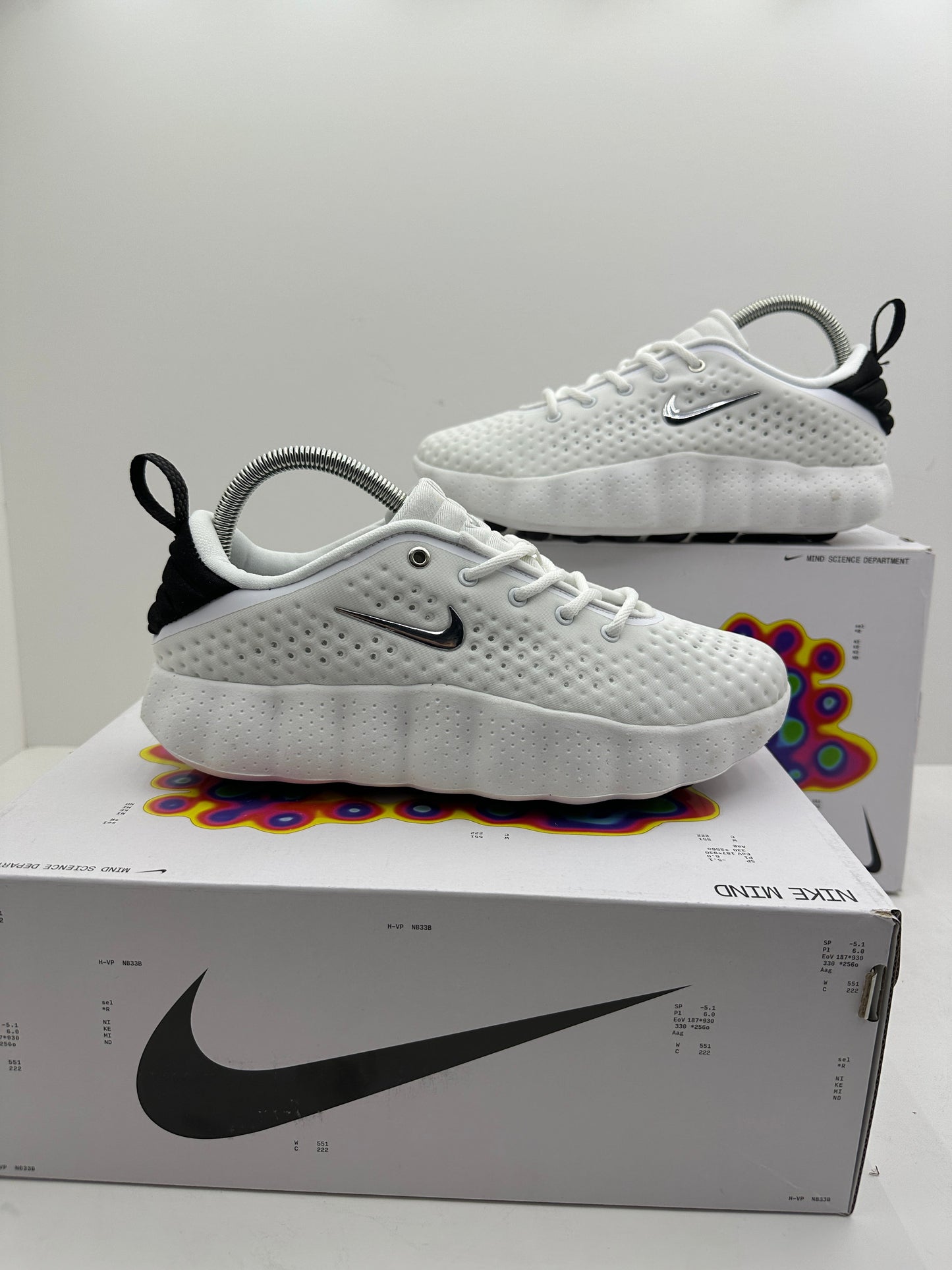 NIKE MIND WHITE & BLACK