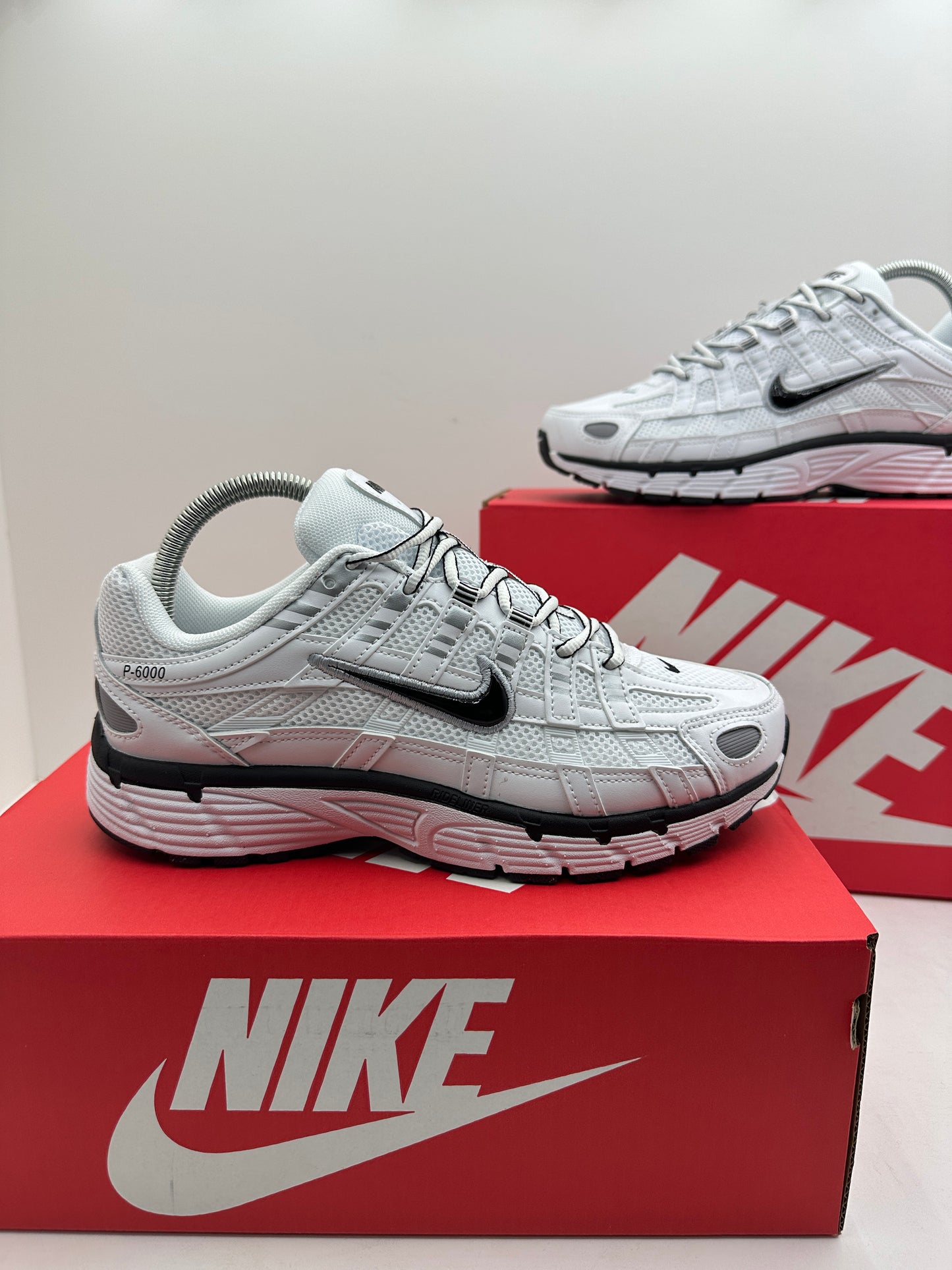 Zapatilla Nike P6000 White & Black