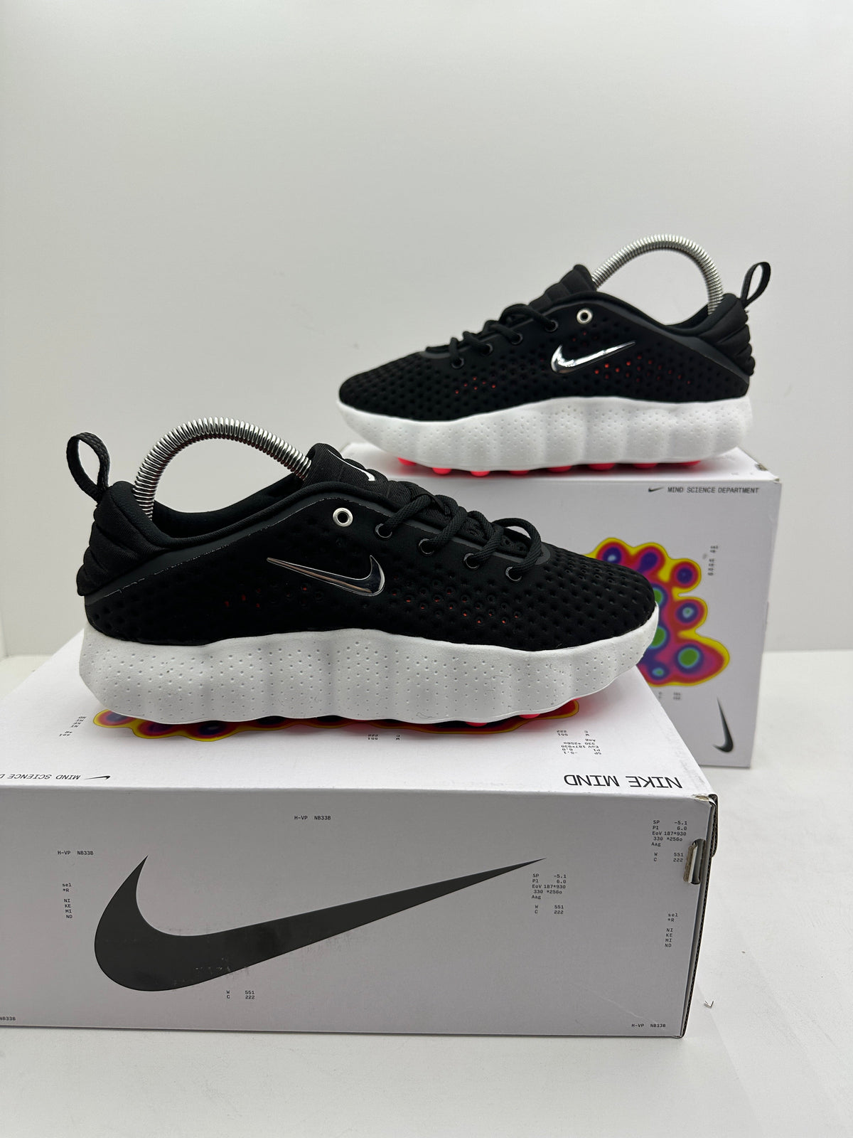 NIKE MIND BLACK & WHITE