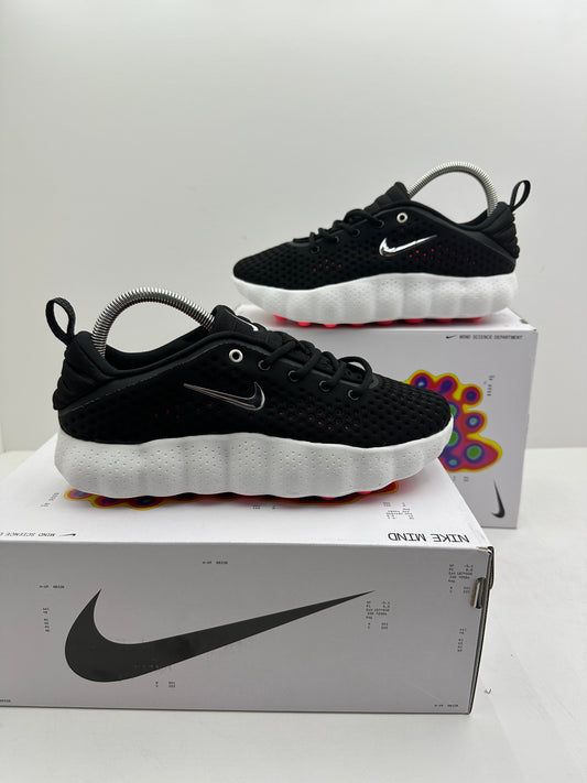 NIKE MIND BLACK & WHITE