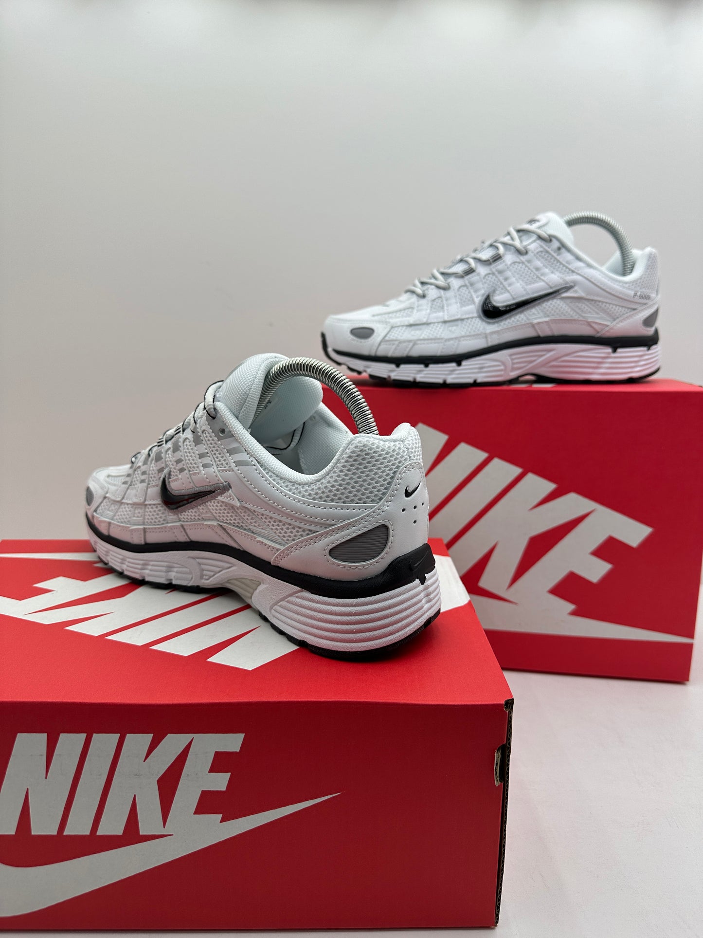 Zapatilla Nike P6000 White & Black