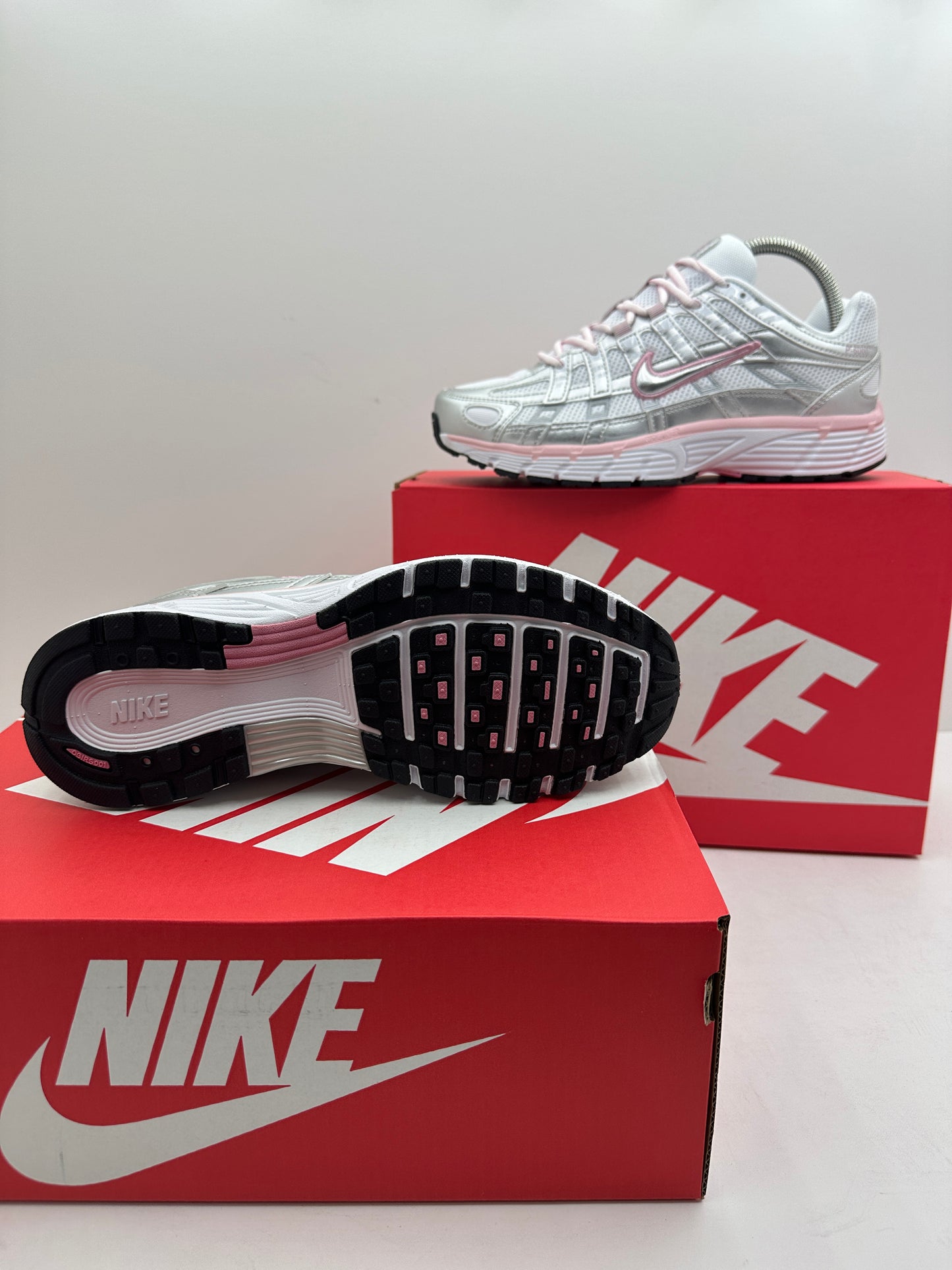 Zapatilla Nike P6000 White & Pink
