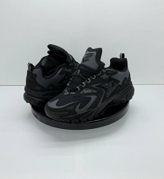 Zapas Louis Vuitton Tactic Black