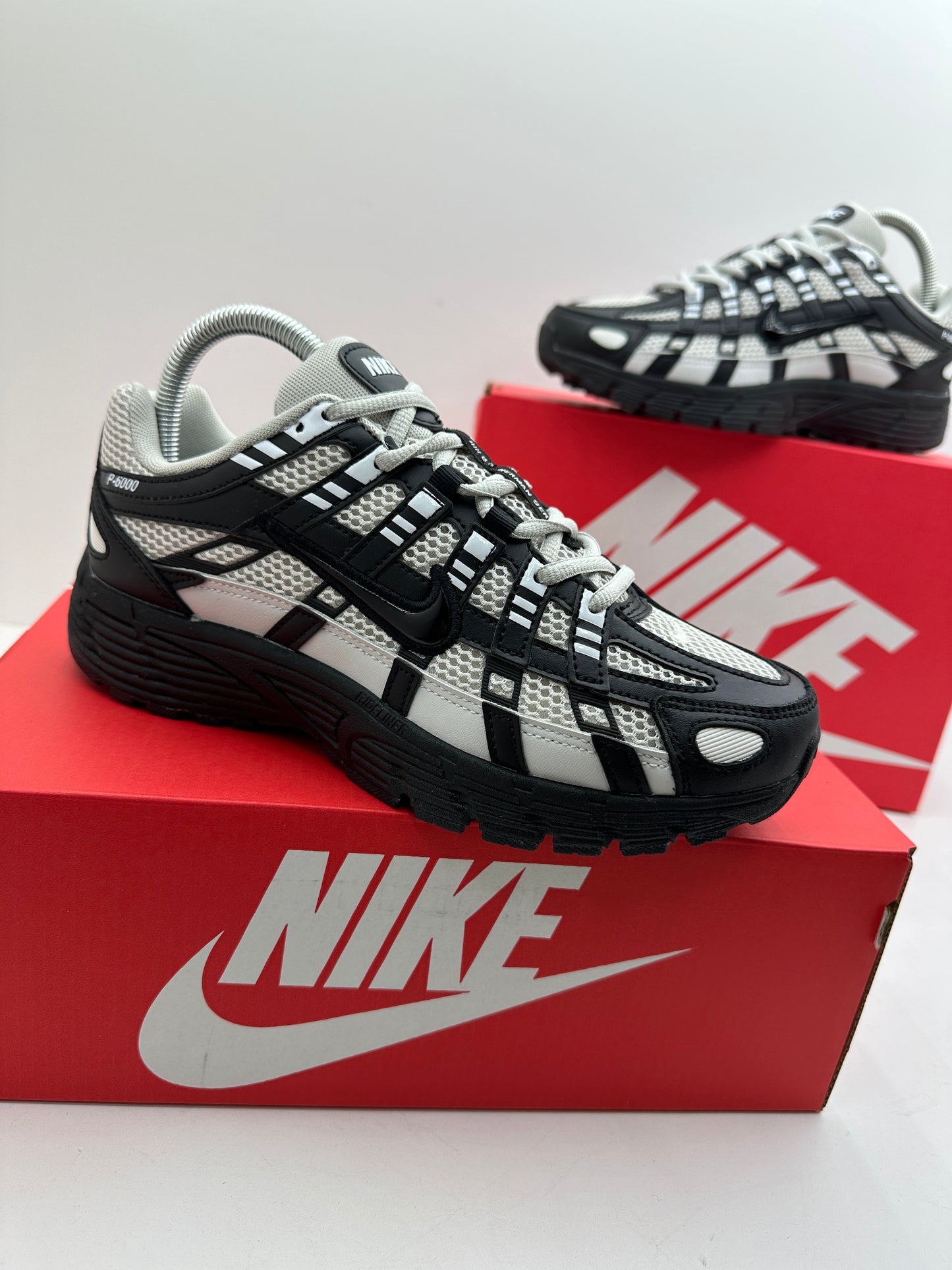Zapatilla Nike P6000 Grey & Black