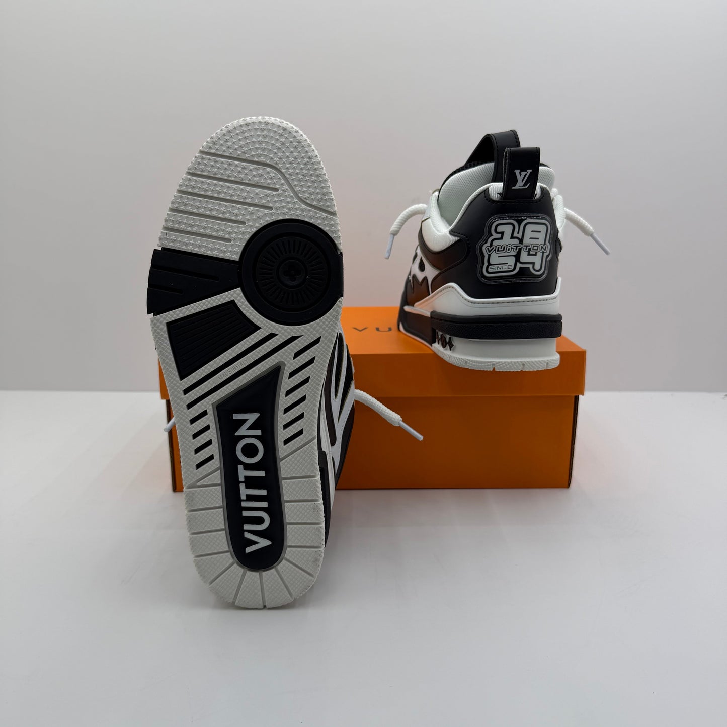 LV Skate Black & White