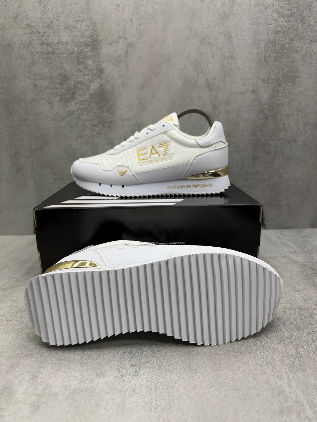 Zapatilla EA7 WHITE/GOLD 🆕 UNIDADES LIMITADAS 🔥 ALTA CALIDAD G5 ✅ NUEVO MODELO 2026 🤯 CORRE QUE VUELAN ⚡️