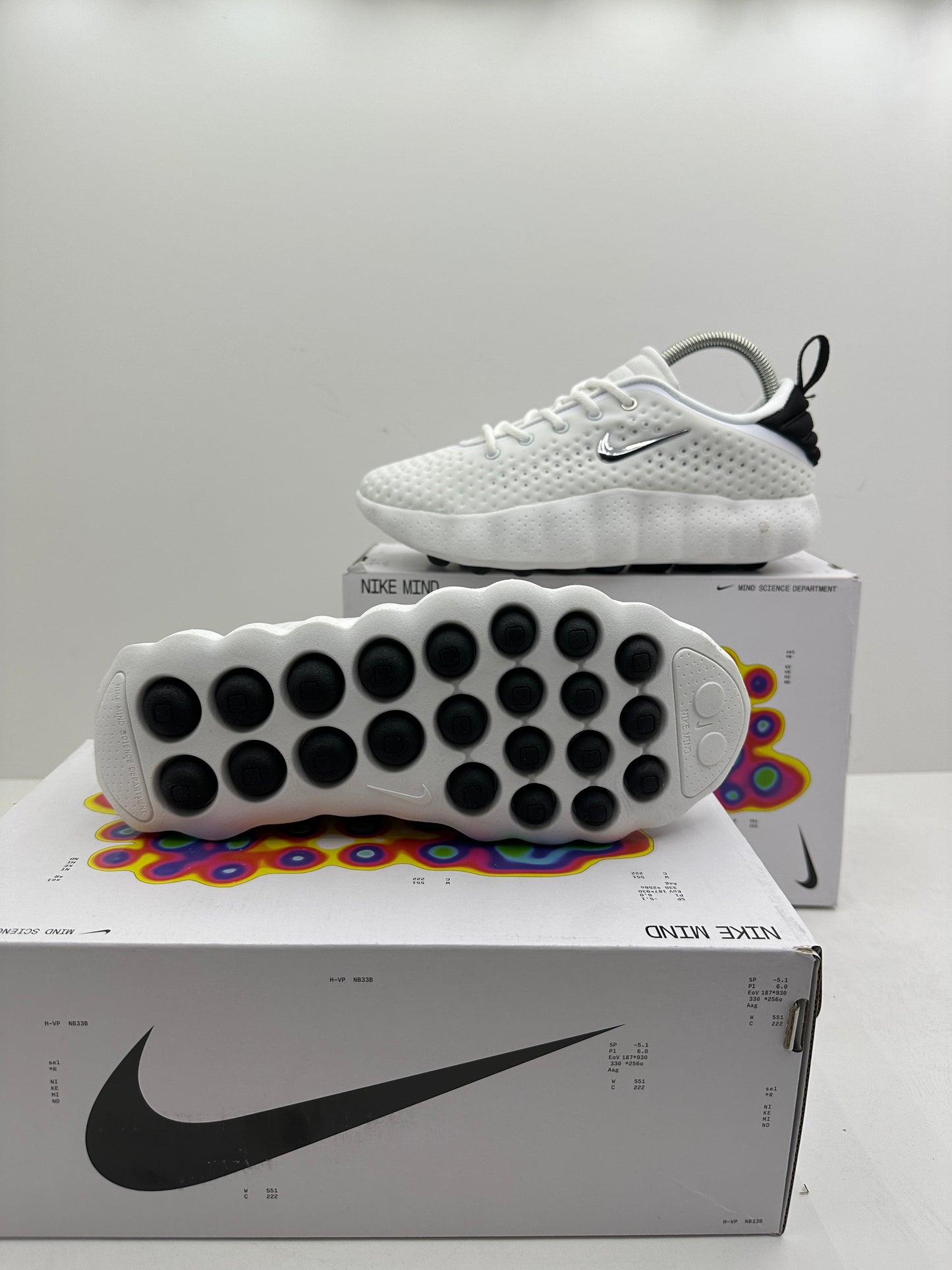 NIKE MIND WHITE & BLACK