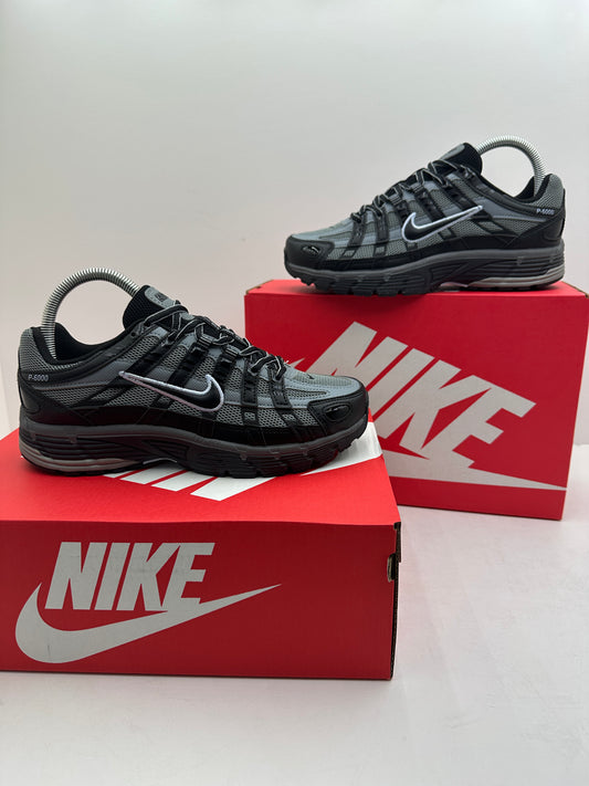 Zapatilla Nike P6000 Black & Grey