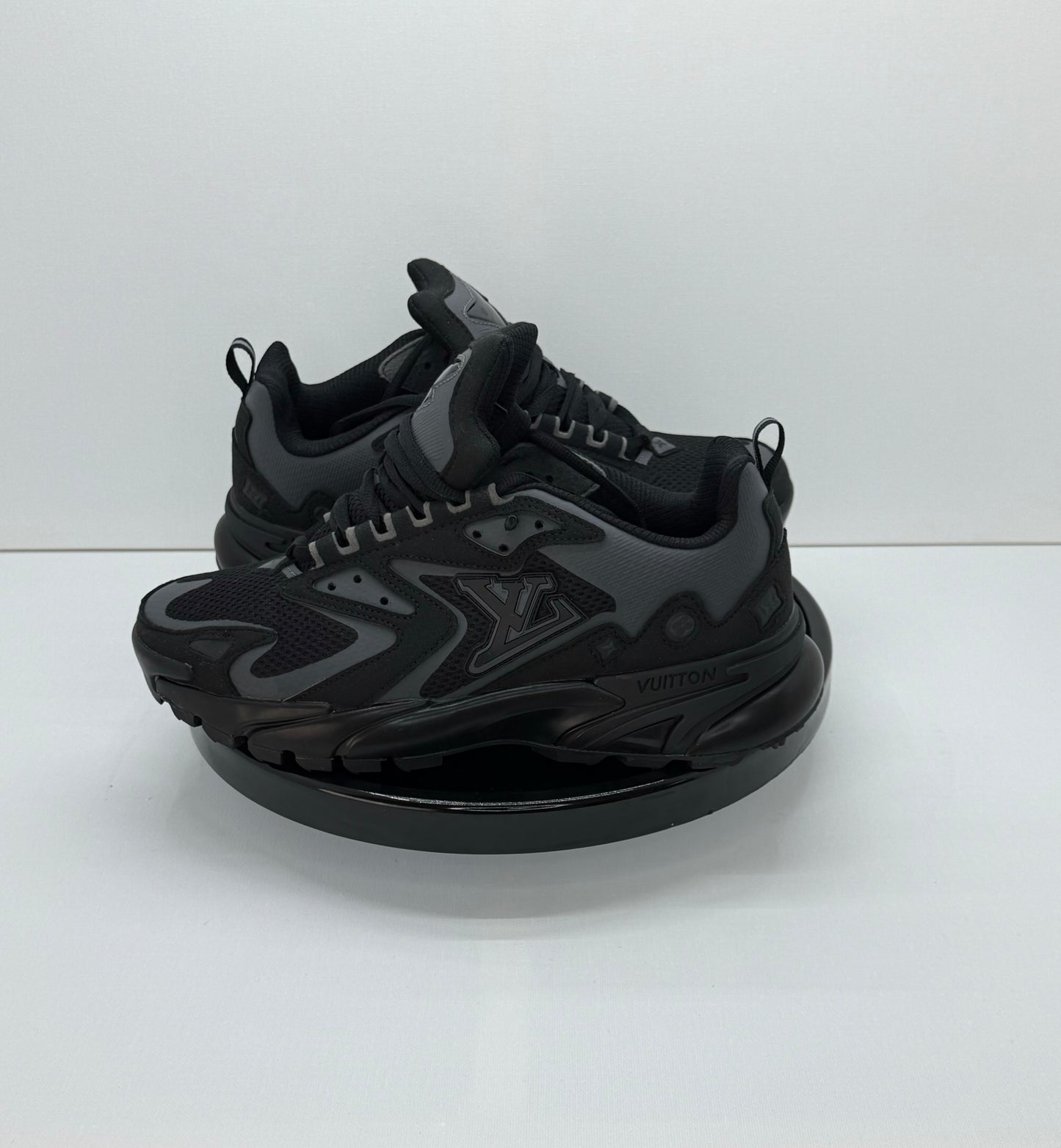 Zapas Louis Vuitton Tactic Black