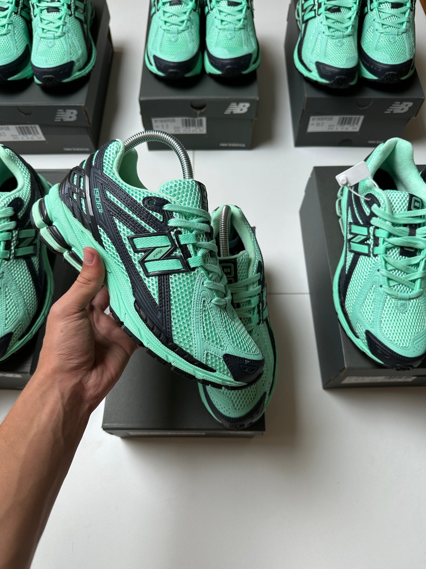 NEW BALANCE 1906R