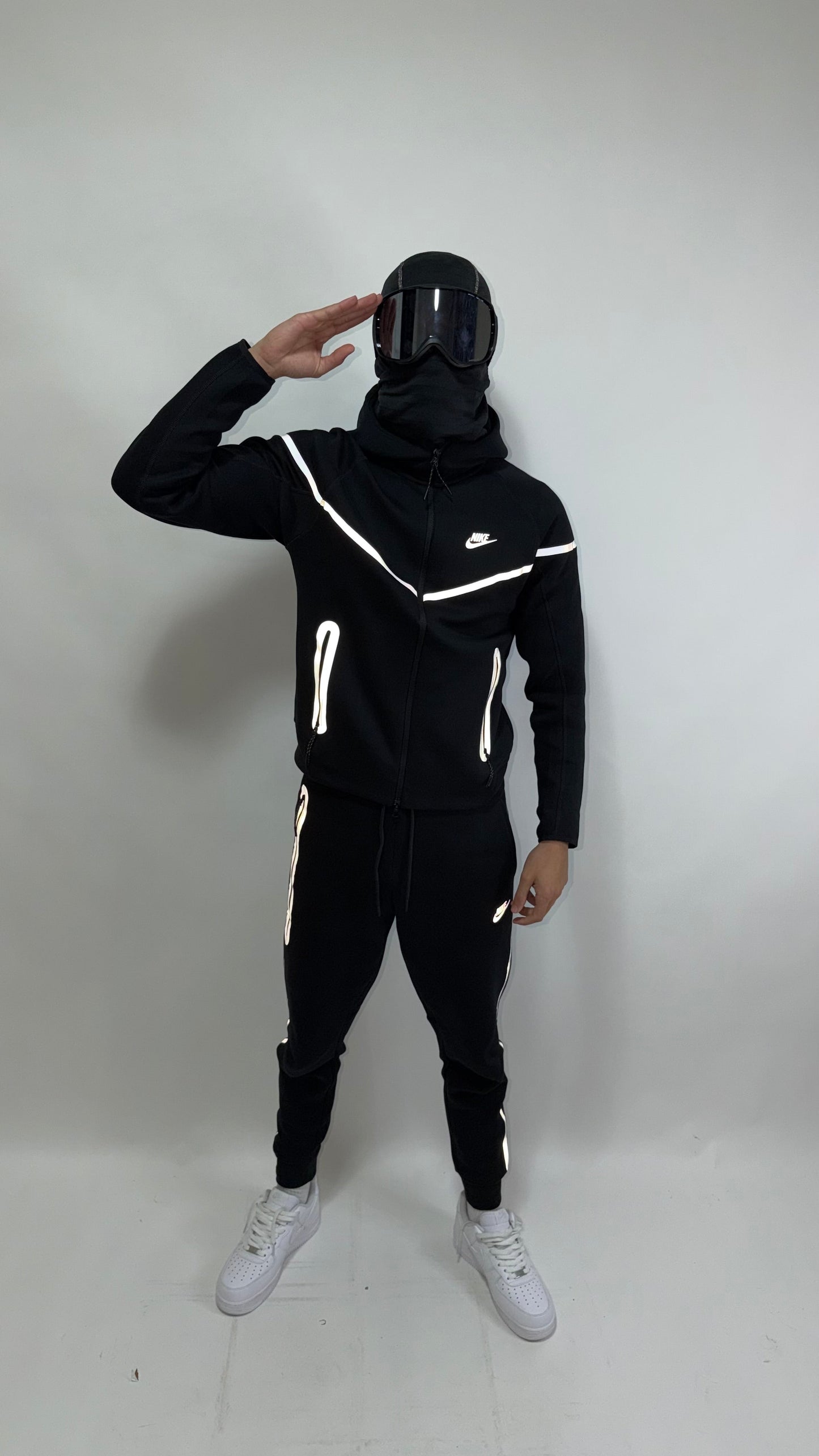 NIKE TECH
