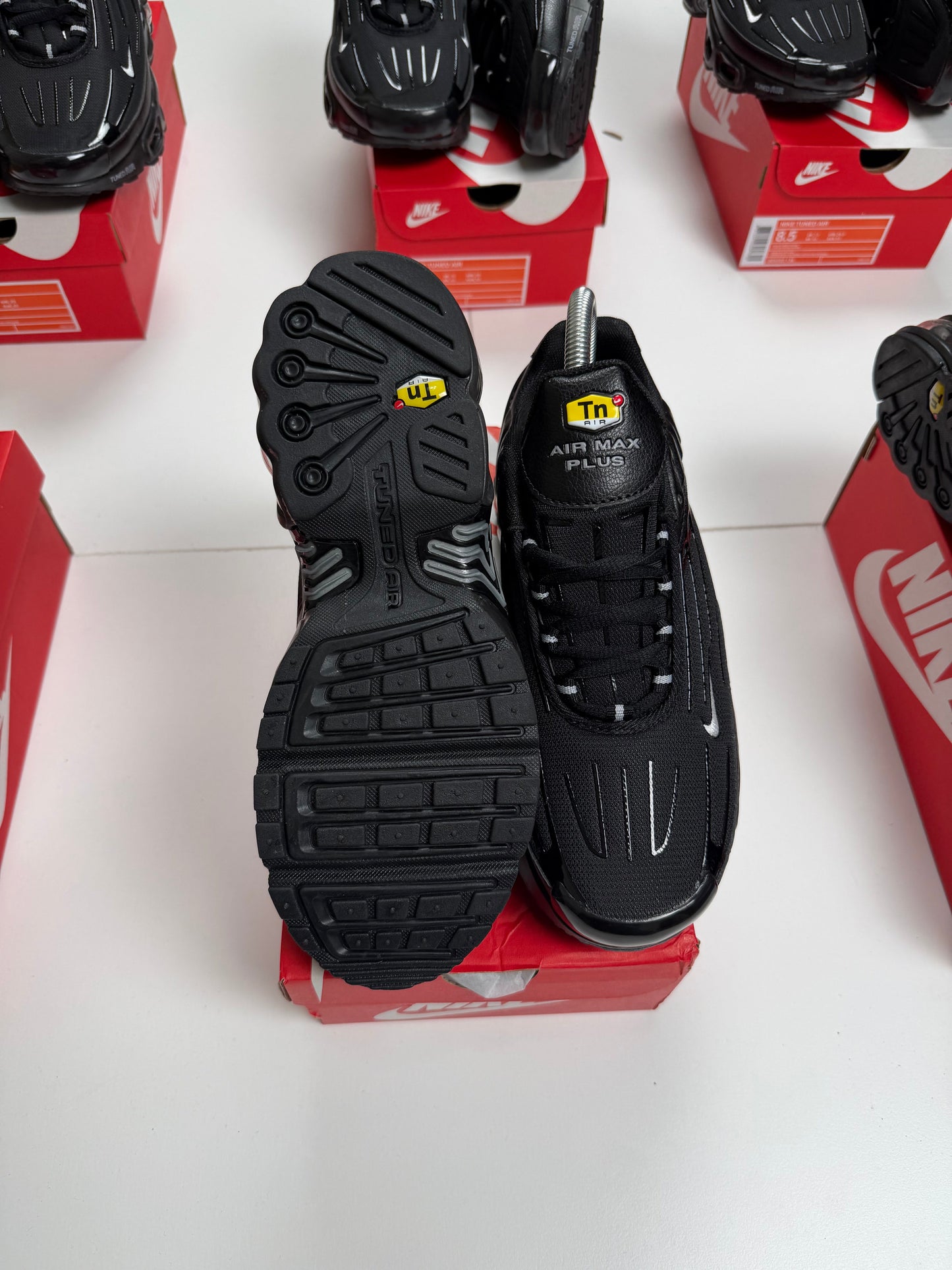 NIKE TUNED ALL BLACK