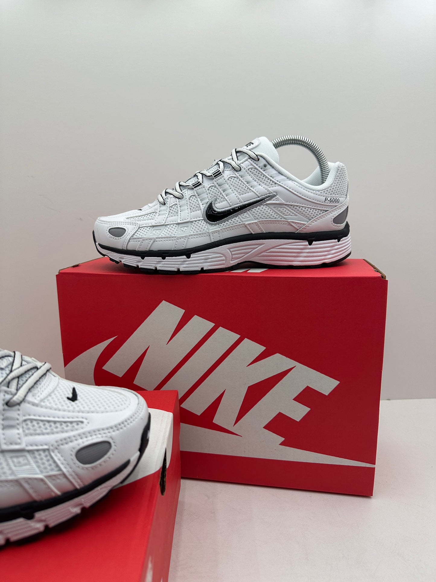 Zapatilla Nike P6000 White & Black