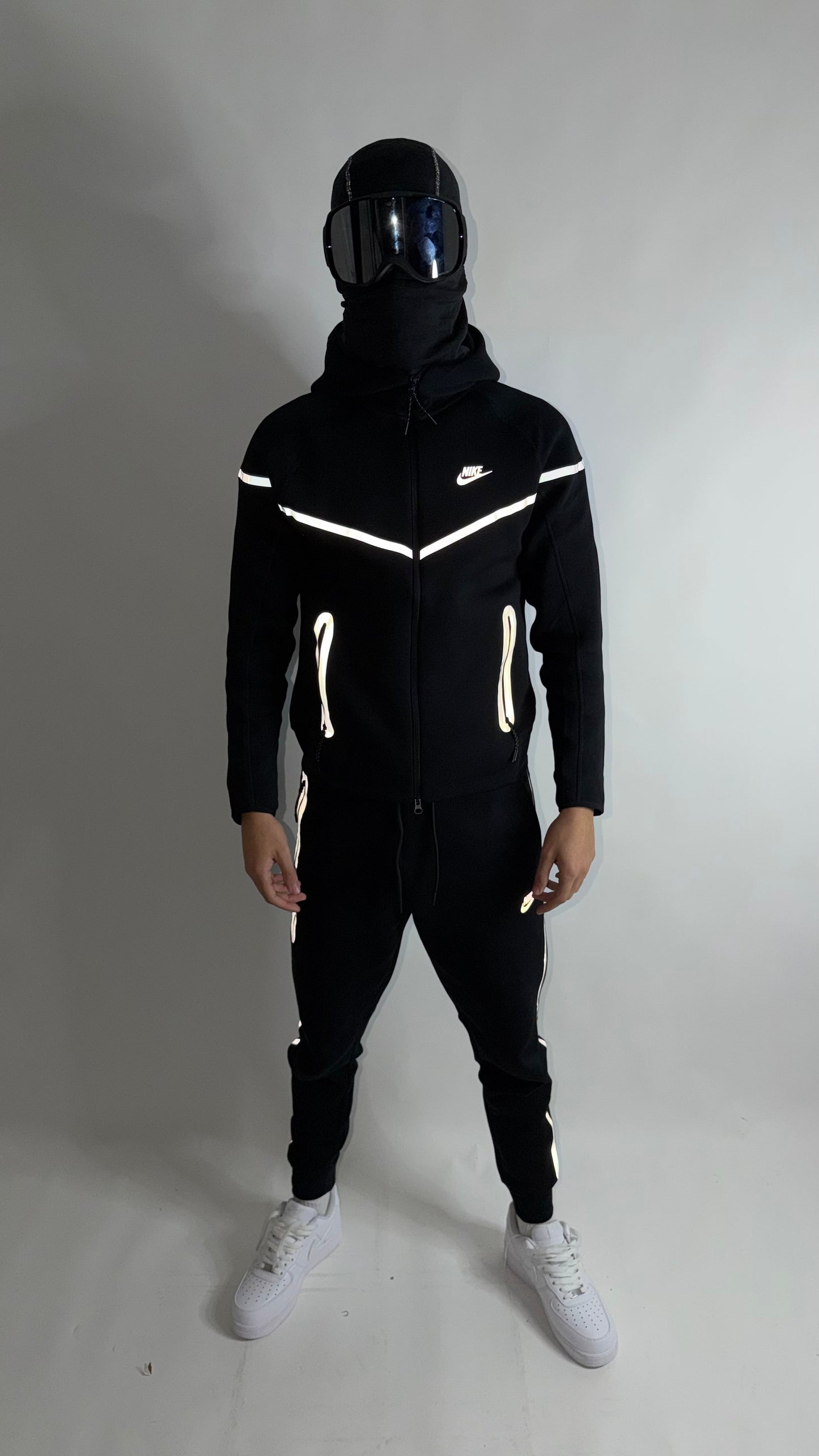 NIKE TECH