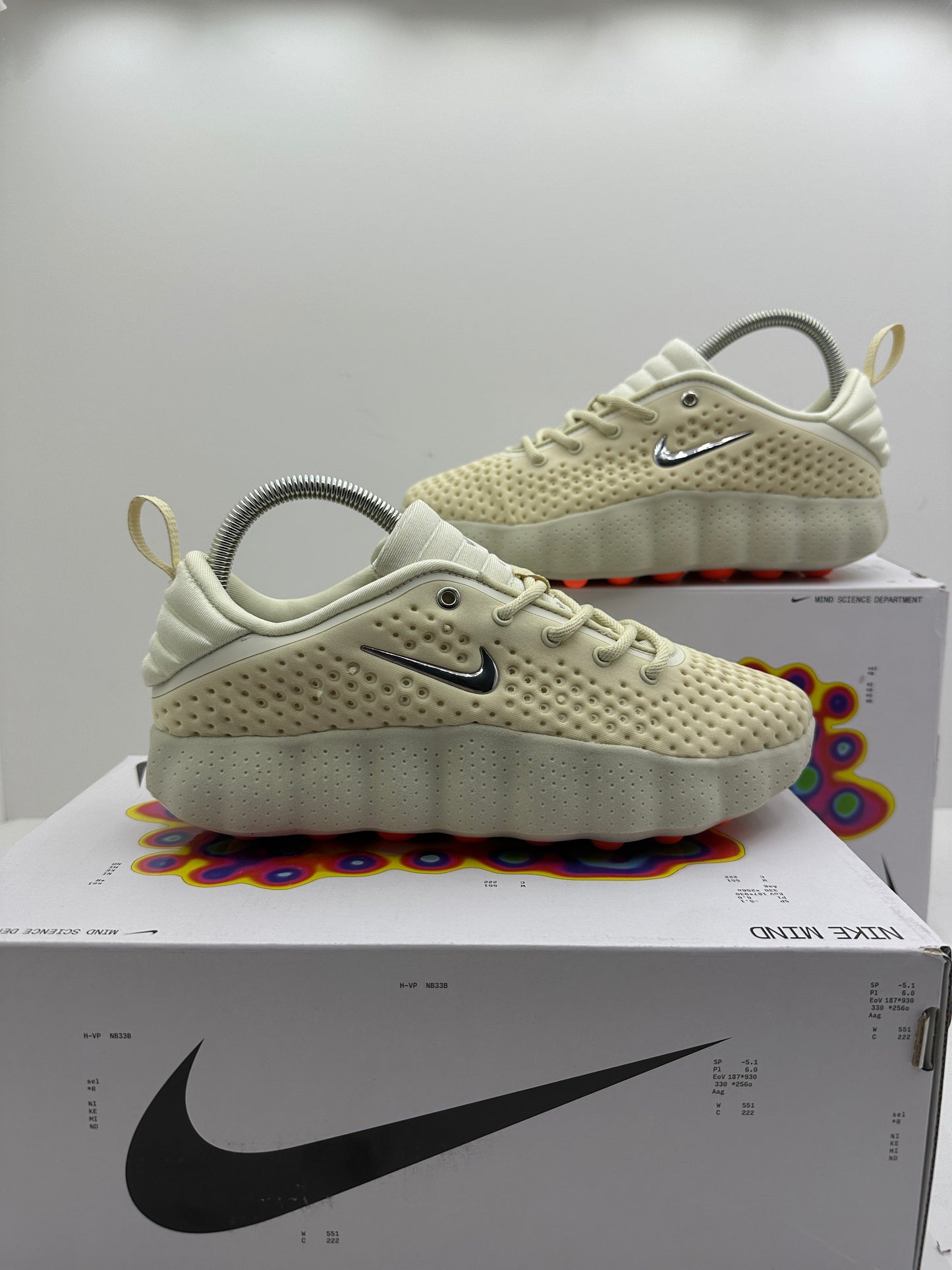 NIKE MIND BEIGE