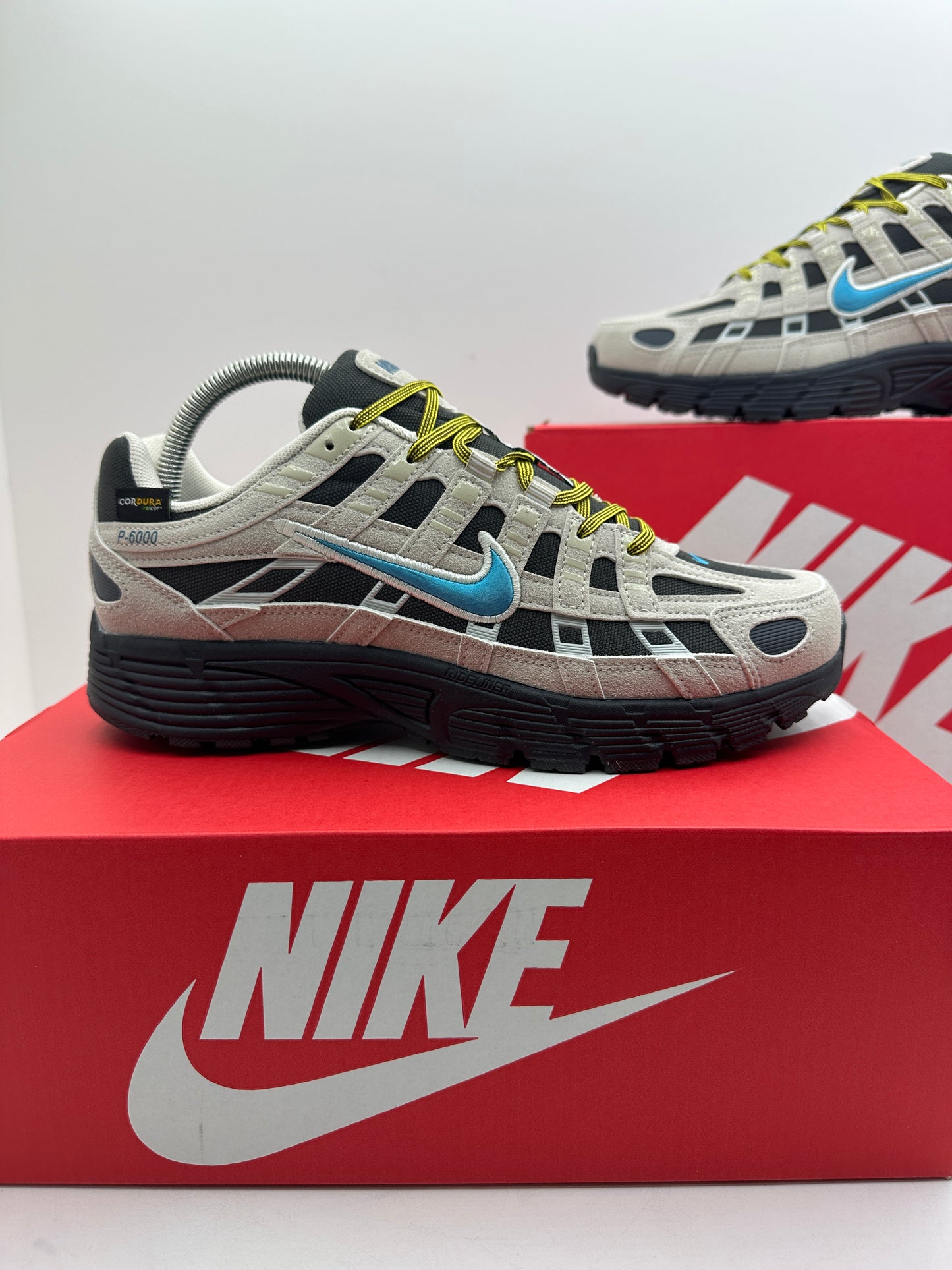 Zapatilla Nike P6000 Black & Beige