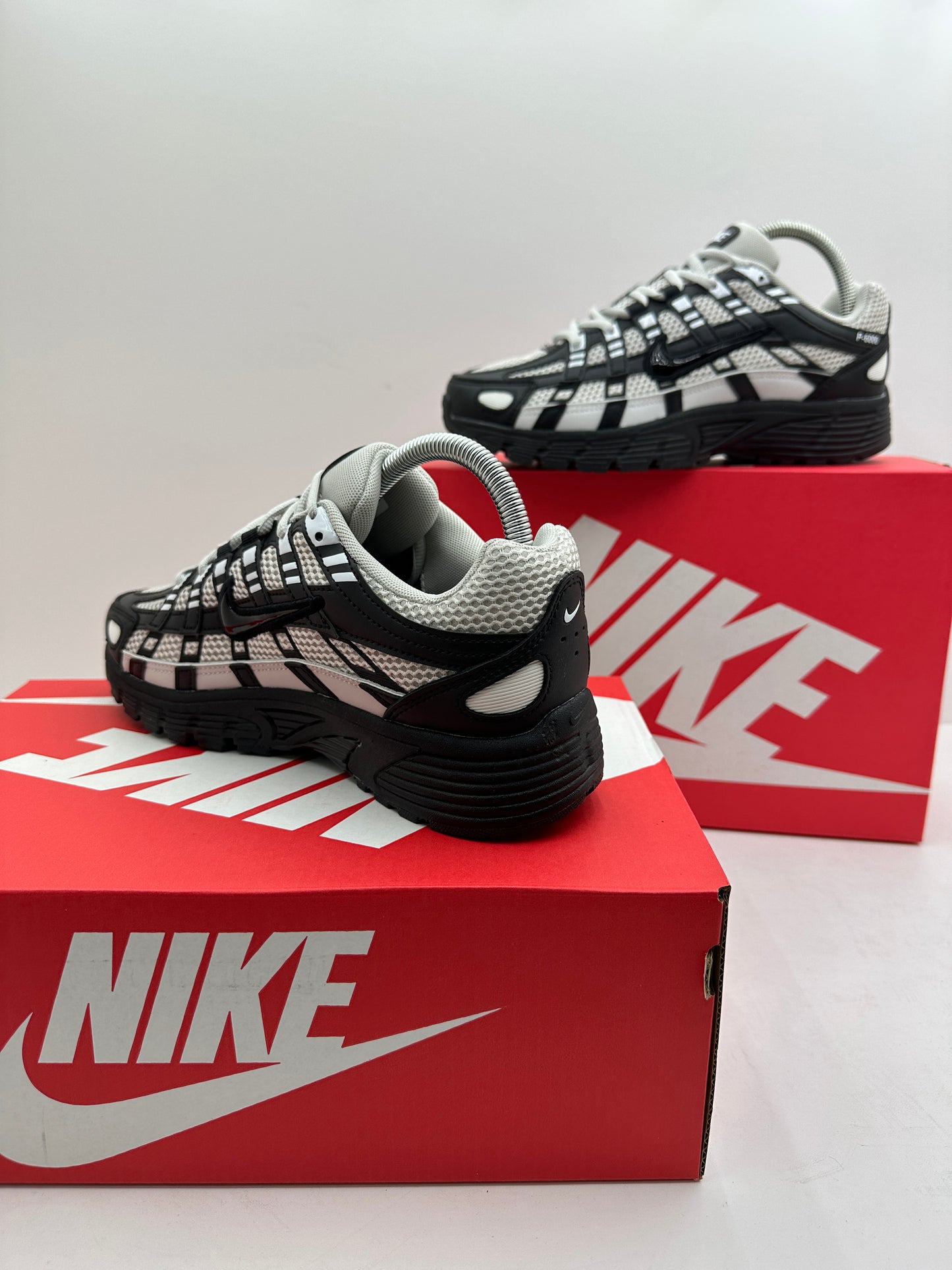 Zapatilla Nike P6000 Grey & Black