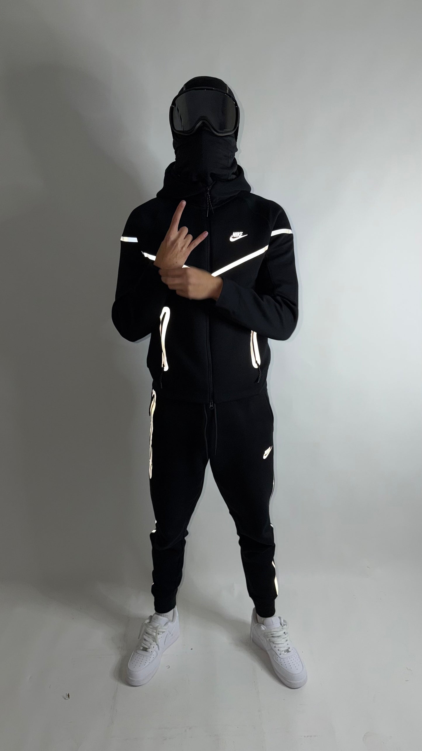NIKE TECH