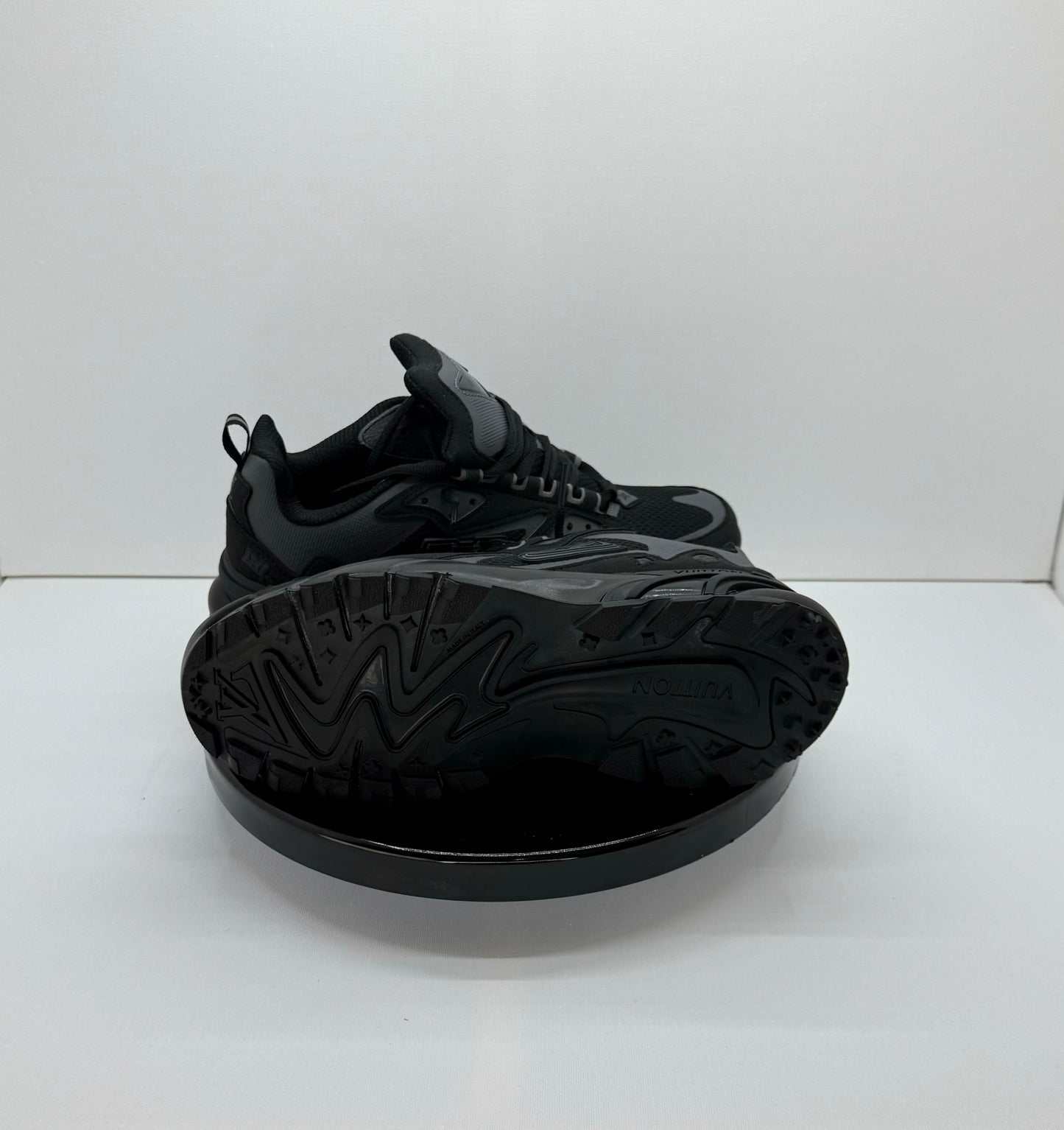 Zapas Louis Vuitton Tactic Black