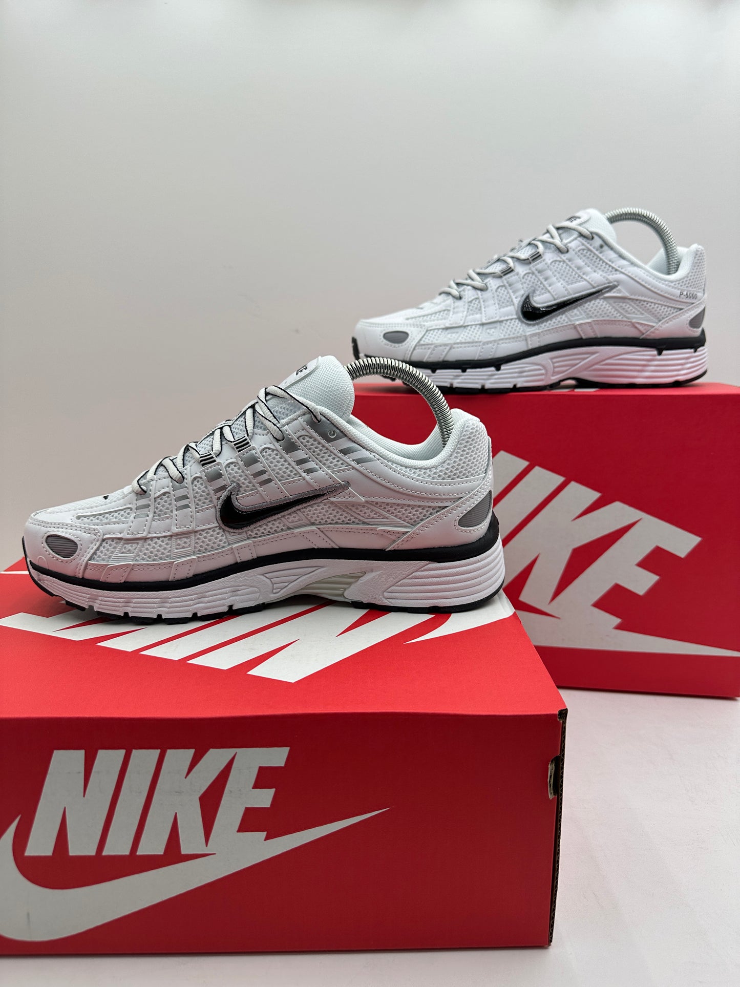 Zapatilla Nike P6000 White & Black