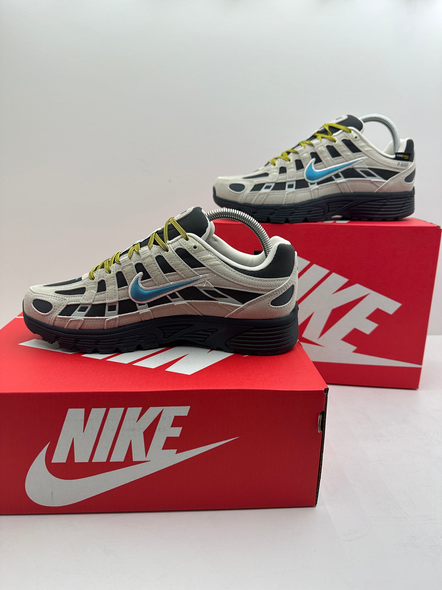 Zapatilla Nike P6000 Black & Beige