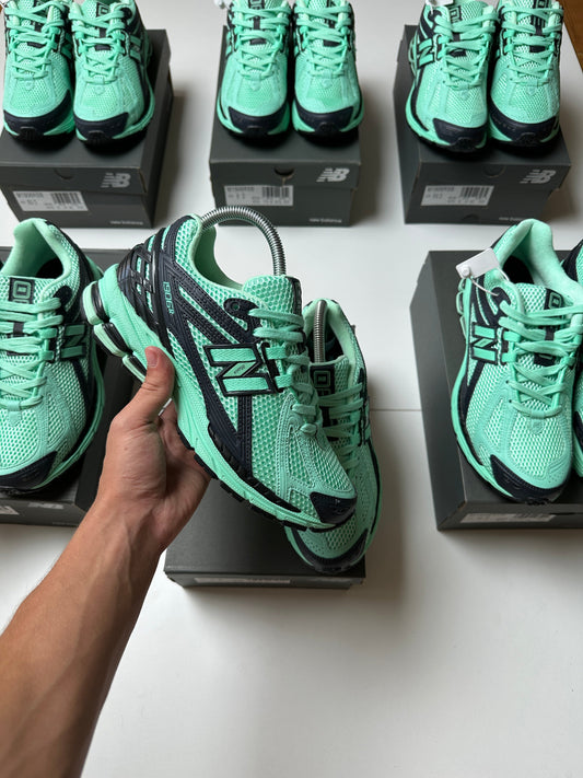 NEW BALANCE 1906R