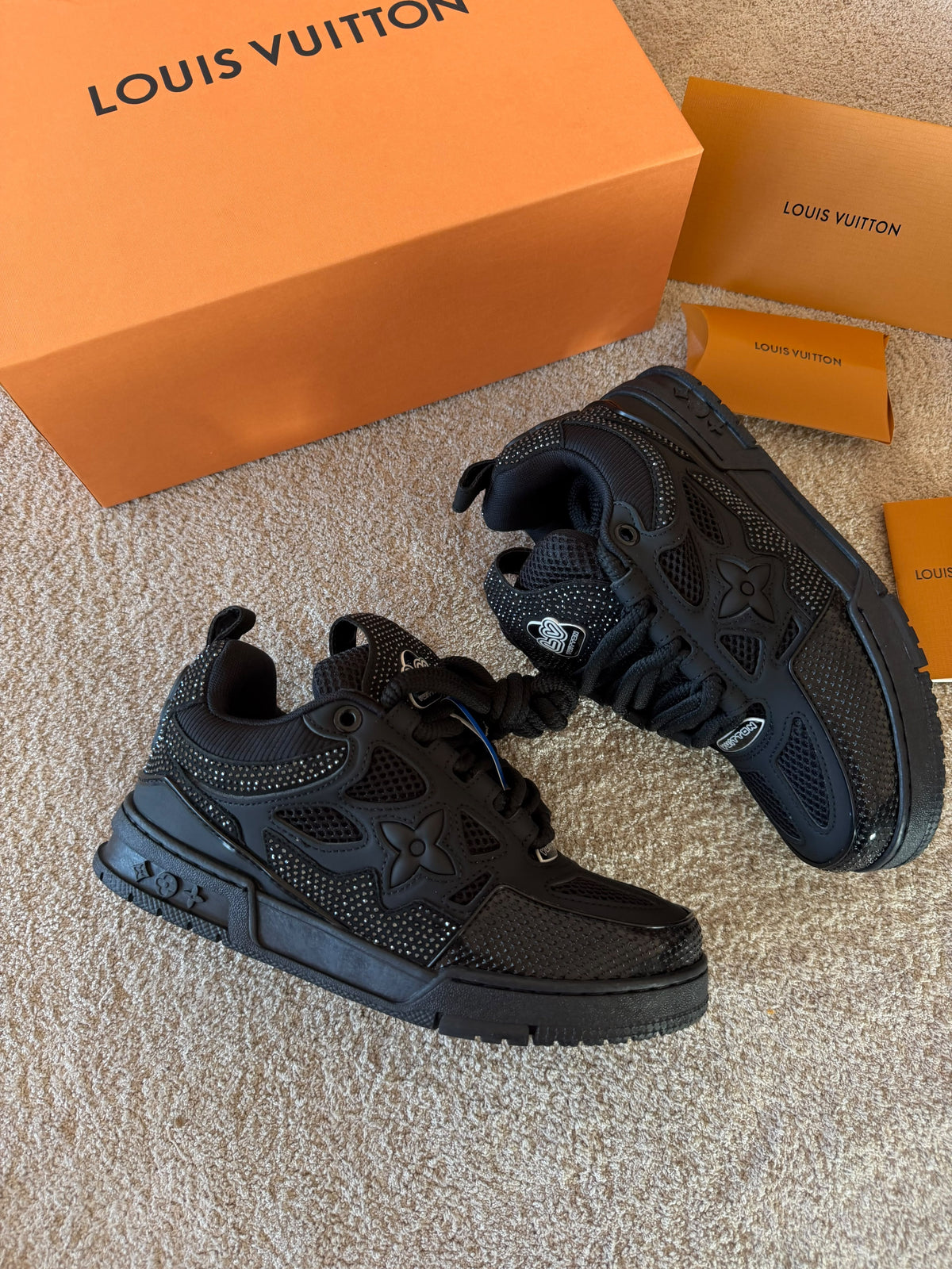 LOUIS VUITTON SKATE SWAROVSKI 🔥 MODELO NUEVO 🆕 HIGH COPY IDÉNTICO AL ORIGINAL ✅ LA MEJOR CALIDAD QUE HEMOS TRAÍDO ‼️ UNIDADES LIMITADAS 🥵