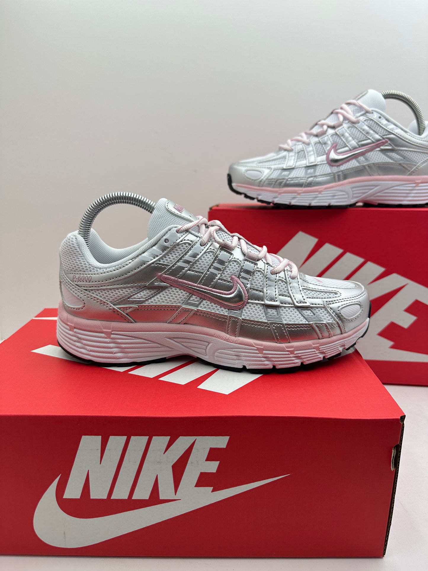 Zapatilla Nike P6000 White & Pink