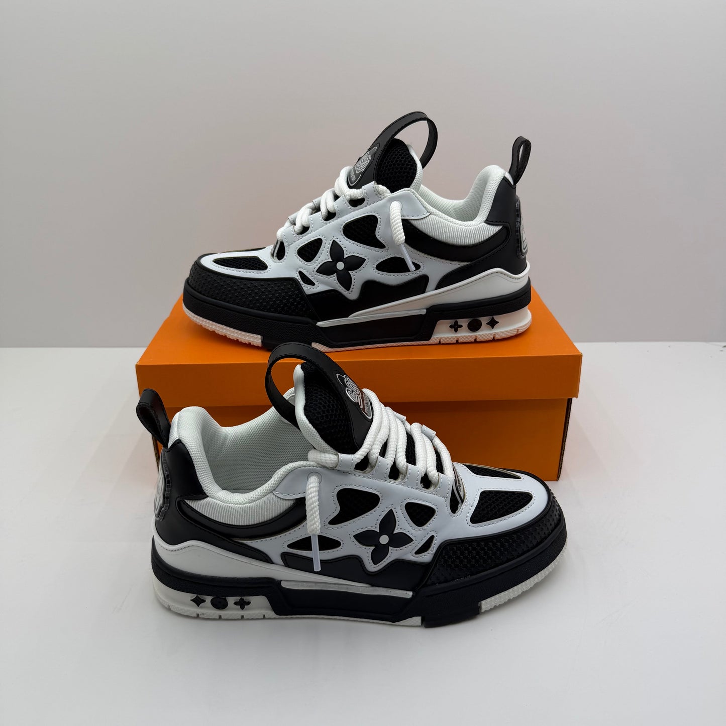 LV Skate Black & White