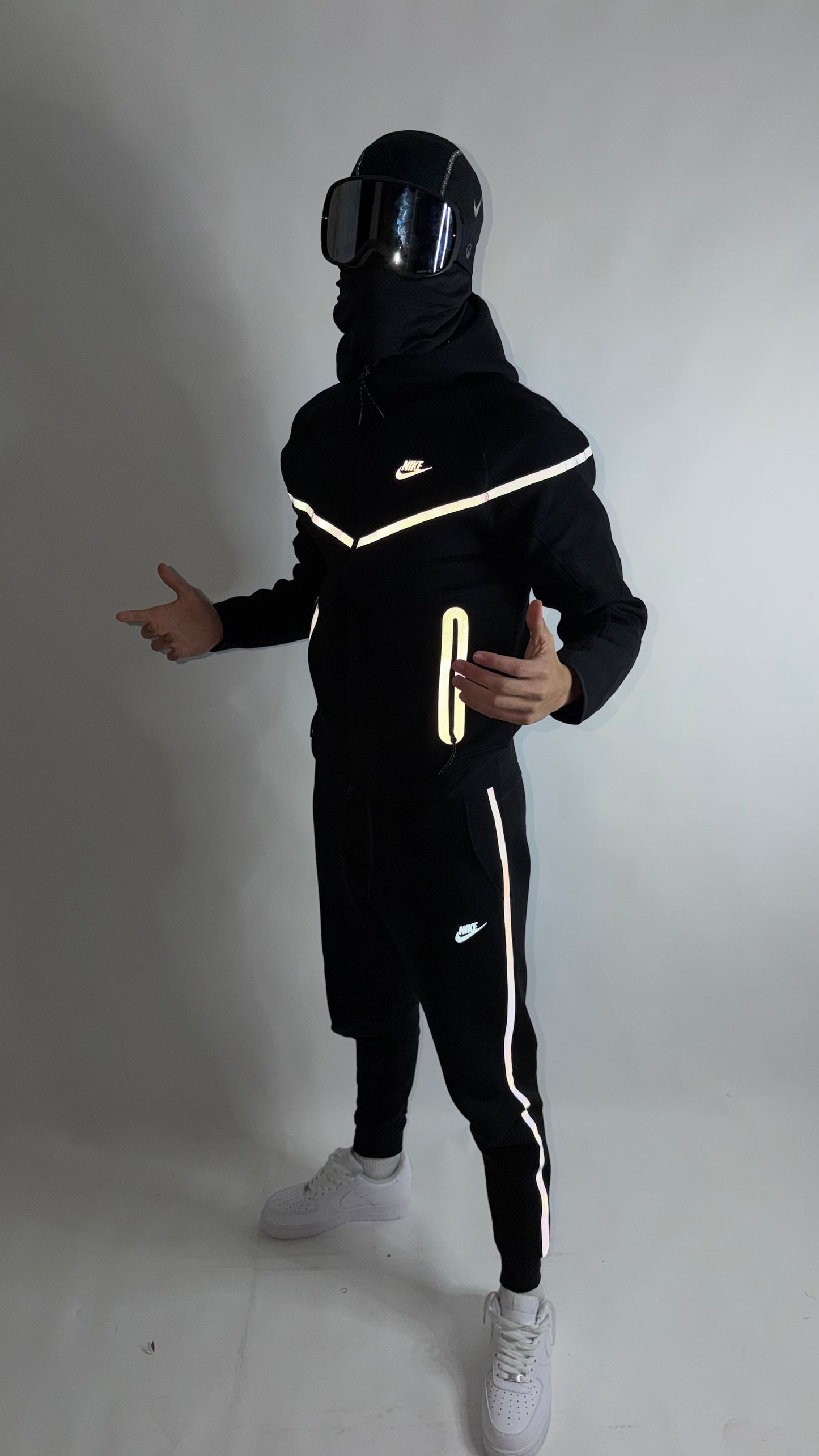 NIKE TECH