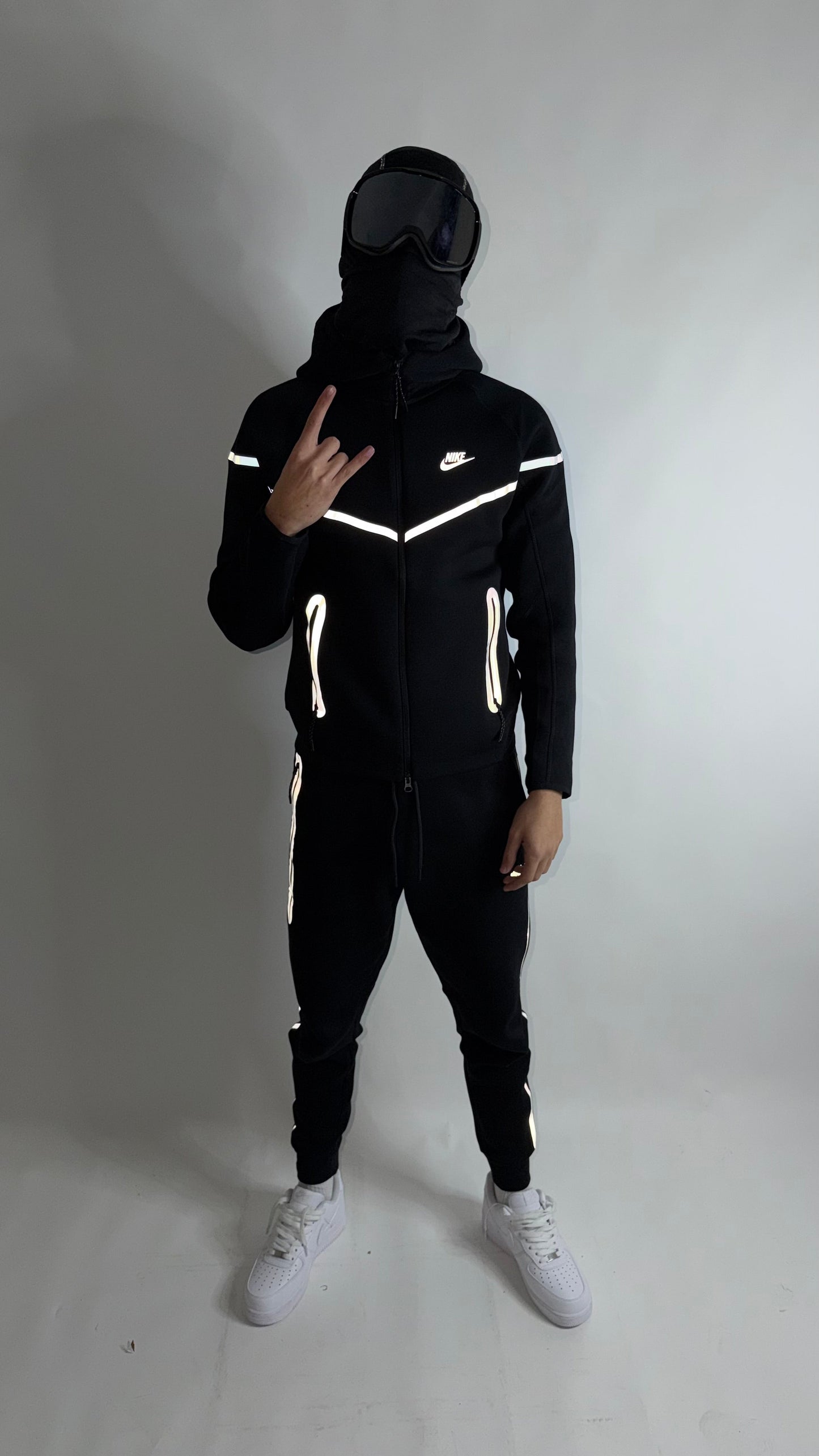 NIKE TECH