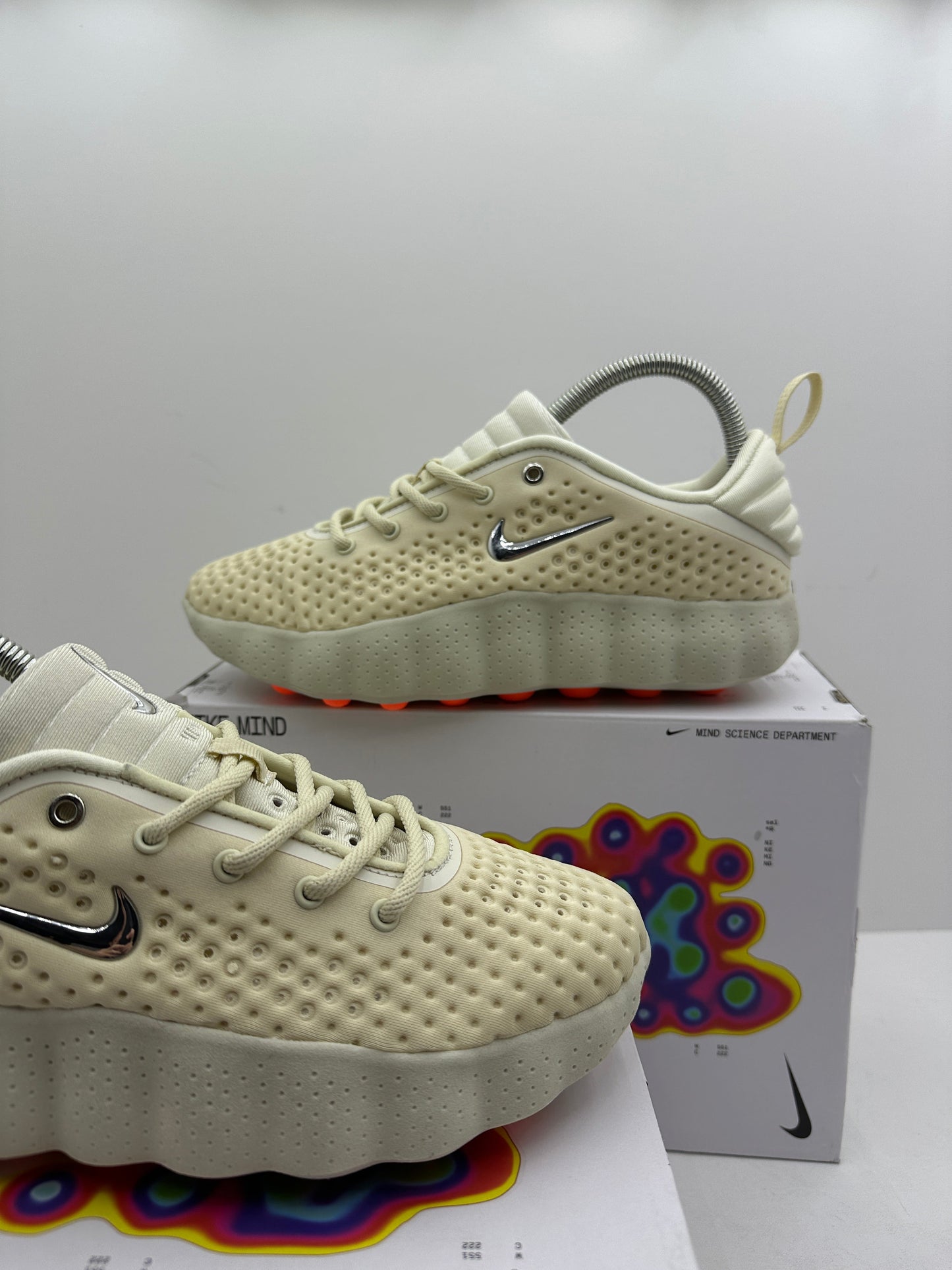 NIKE MIND BEIGE