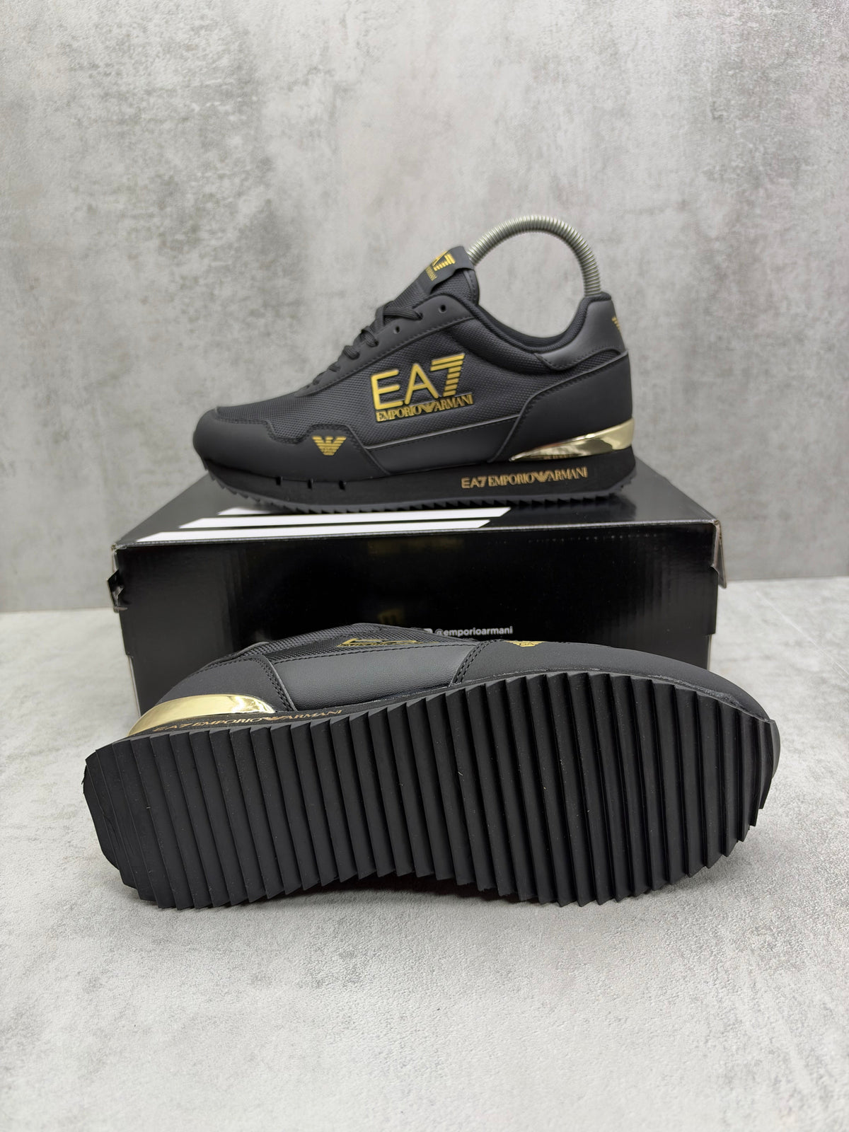 Zapatilla EA7 BLACK/GOLD ⚫️💛 UNIDADES LIMITADAS 🔥 ALTA CALIDAD G5 ✅ NUEVO MODELO 2026 🤯 CORRE QUE VUELAN ⚡️