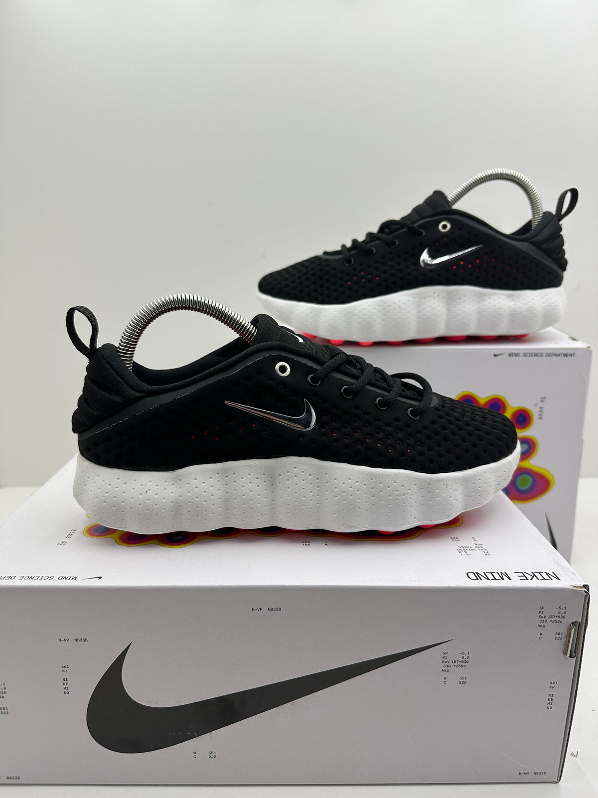 NIKE MIND BLACK & WHITE