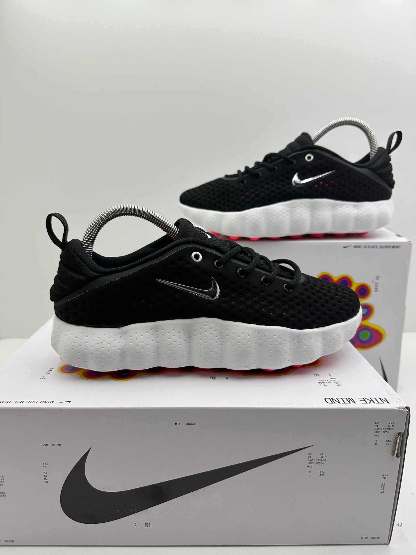 NIKE MIND BLACK & WHITE