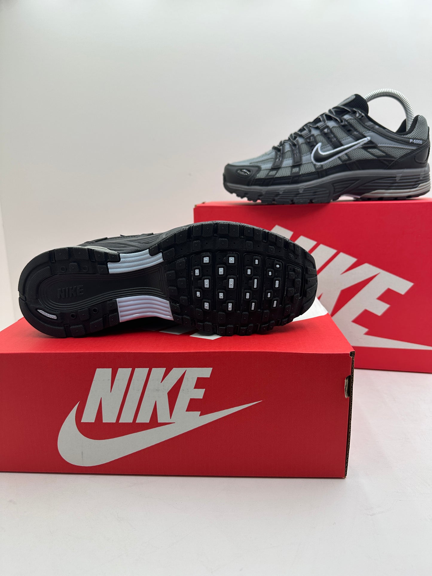 Zapatilla Nike P6000 Black & Grey